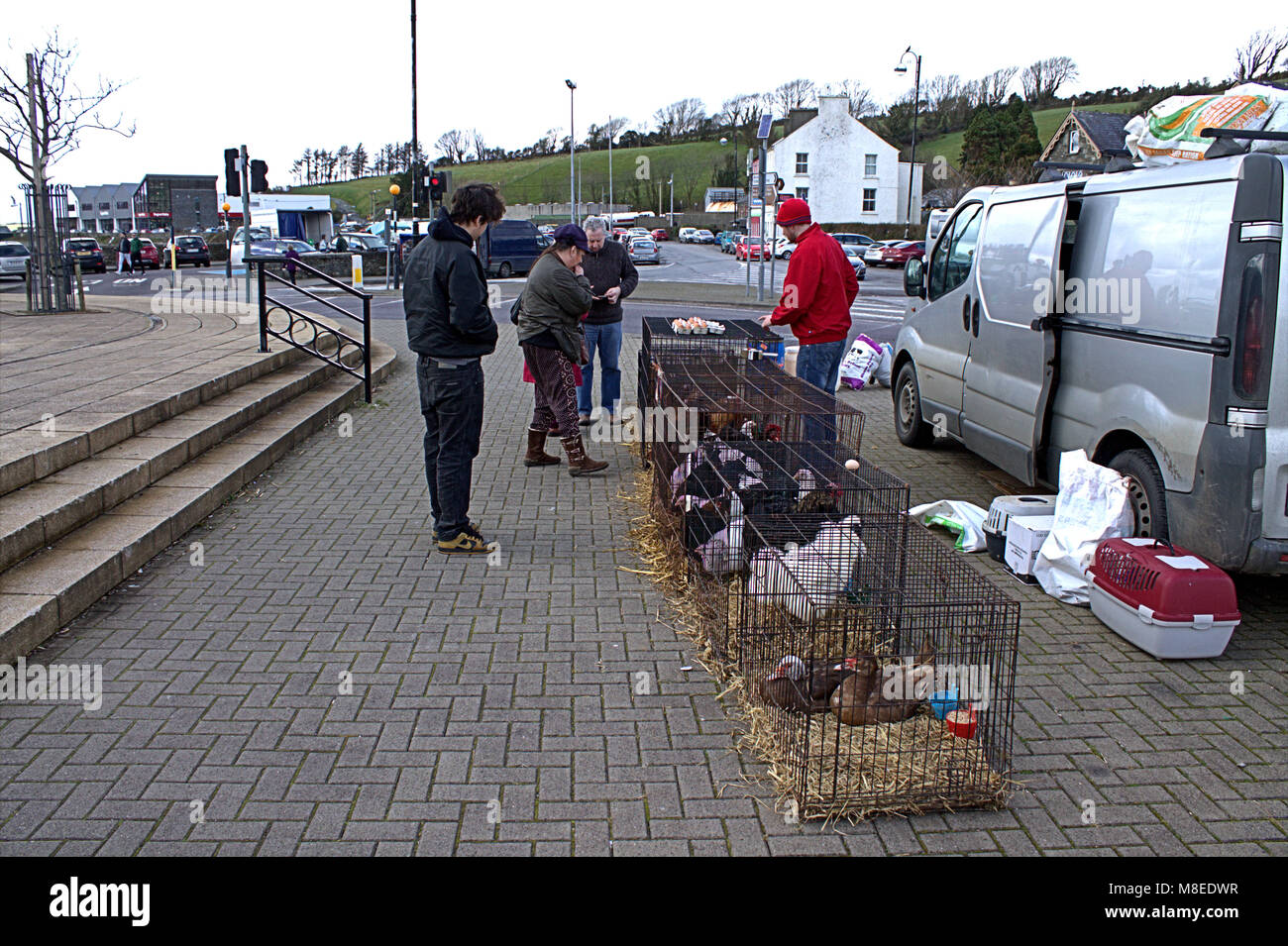 Bantry, West Cork, Irland. 16. März, 2018. Bantry Markt auf jeden Freitag war, lebhaftes Geschäft in der Nachmittagssonne. Credit: aphperspective/Alamy leben Nachrichten Stockfoto