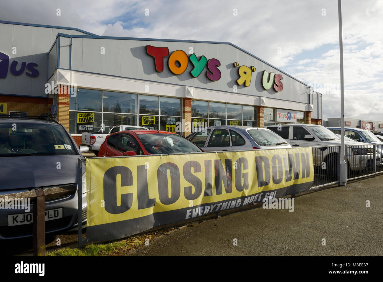 Chester, UK. 16. März 2018. Der Toys R Us Schließung Verkauf weiterhin im Store auf alten Dichtungen Weg am Stadtrand von Chester. Credit: Andrew Paterson/Alamy leben Nachrichten Stockfoto