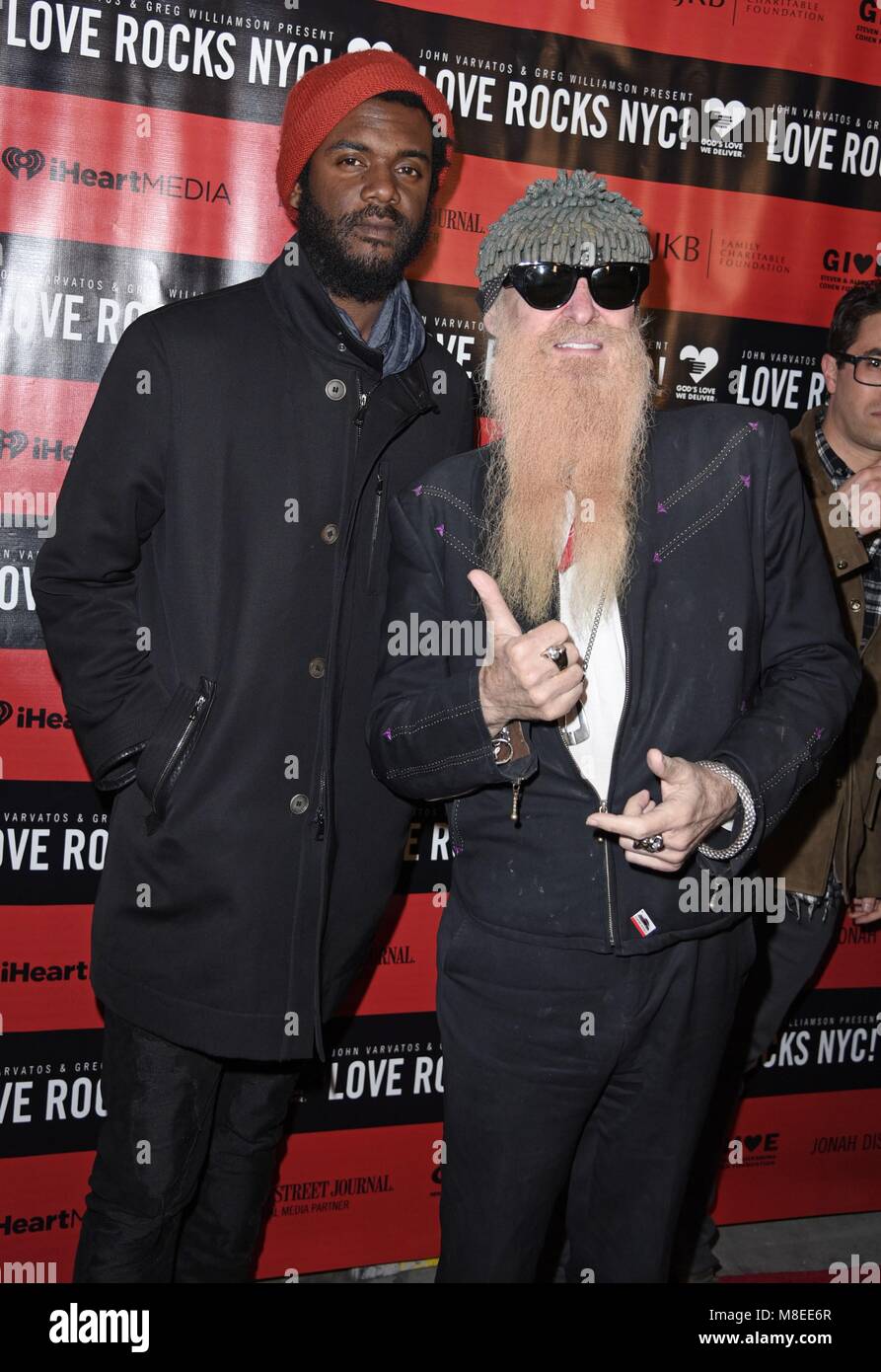 New York, NY, USA. 15 Mär, 2018. Gary Clark Jr., Billy Gibbons anwesend für LIEBE ROCKS NYC!, Beacon Theatre, New York, NY 15. März 2018. Credit: Derek Sturm/Everett Collection/Alamy leben Nachrichten Stockfoto