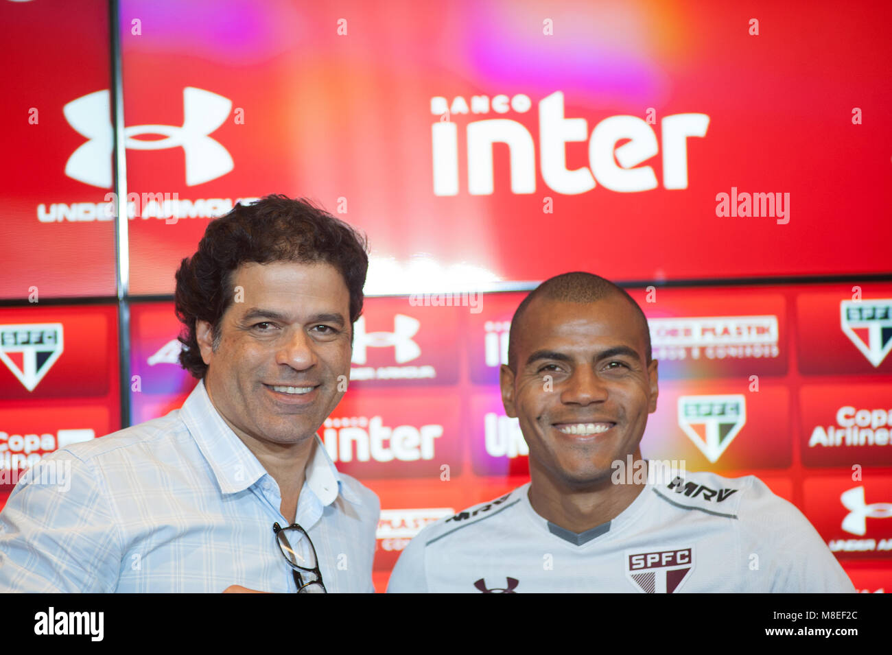 SÃO PAULO, SP - 16.03.2018: TREINO TUN SPFC-Raí und Régis, während der Präsentation der seitlichen vor dem Training der São Paulo Football Club in das Ausbildungszentrum der Barra Funda, West zone von São Paulo (Foto: Maurício Rummens/Fotoarena) Stockfoto