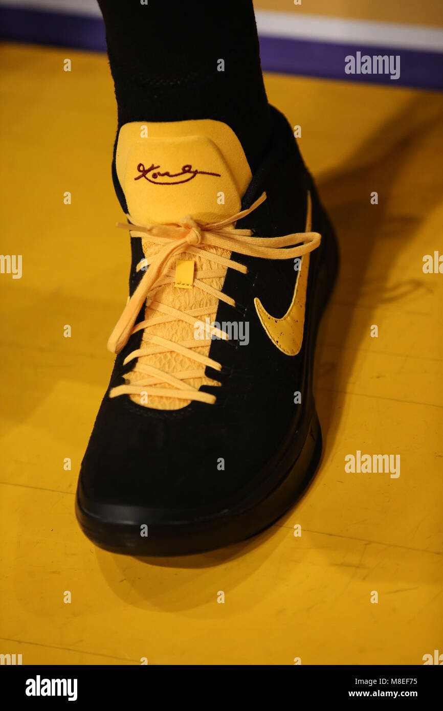 Los Angeles, CA, USA. 11 Mär, 2018. Cleveland Kavaliere guard Kyle Korver (26) mit schwarzen Kobe für die Cleveland Cavaliers vs Los Angeles Lakers an Staples Center am 11. März 2018. (Foto durch Jevone Moore) Credit: Csm/Alamy leben Nachrichten Stockfoto