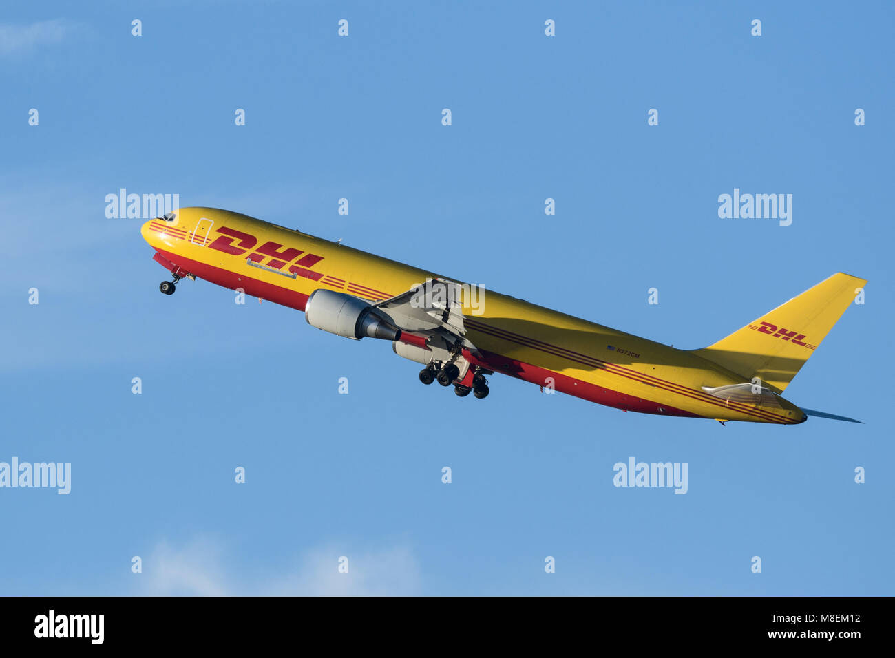 Richmond, British Columbia, Kanada. 15 Mär, 2018. Eine ABX Air Boeing 767-300ER (N 372 CM) Air Cargo Frachter in DHL Anstrich verpasst sich entfernt vom internationalen Flughafen Vancouver. Credit: bayne Stanley/ZUMA Draht/Alamy leben Nachrichten Stockfoto