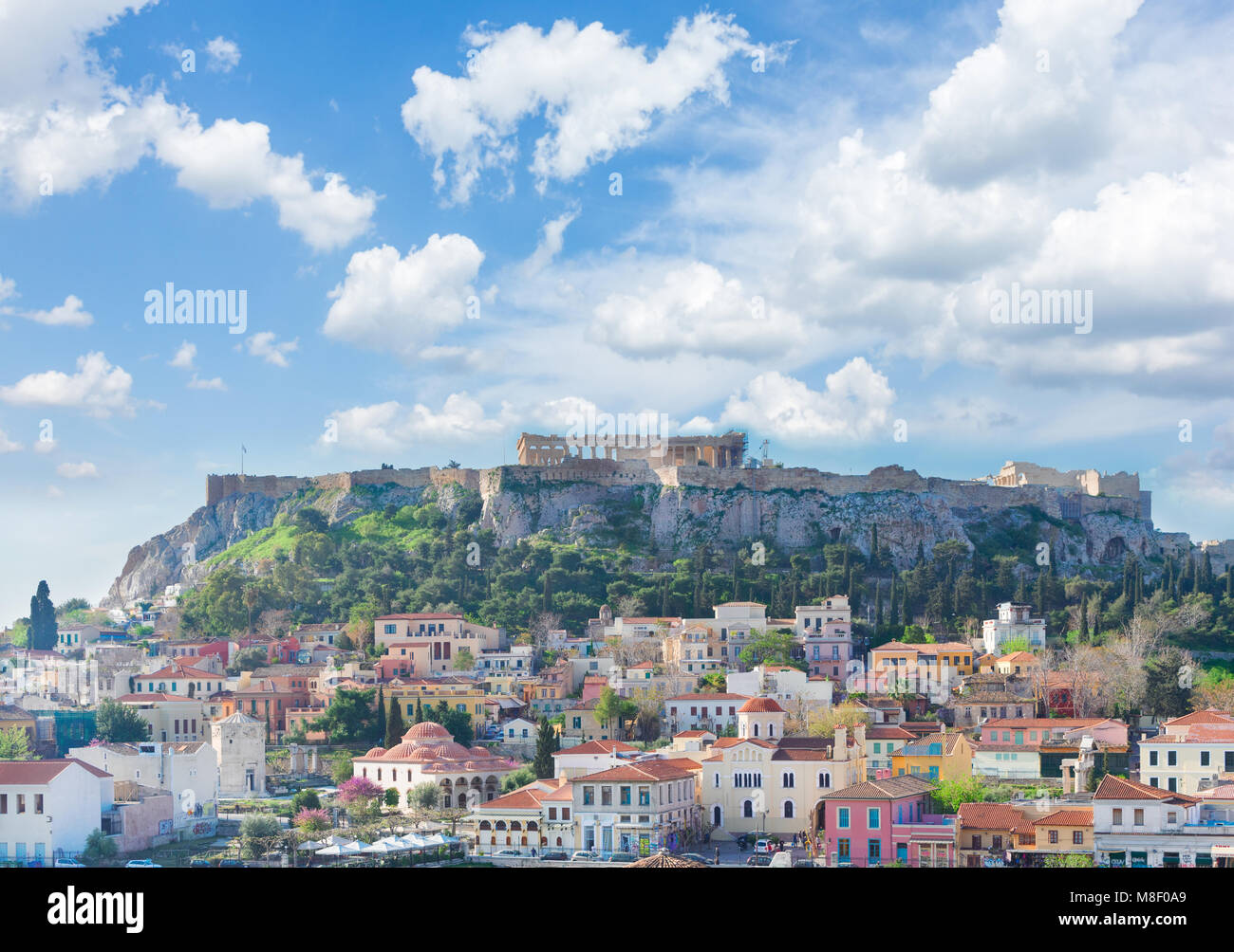 Skyline von Athenth mit Moanstiraki und Akropolis Hügel mit bewölkter Himmel, Athen, Griechenland Stockfoto