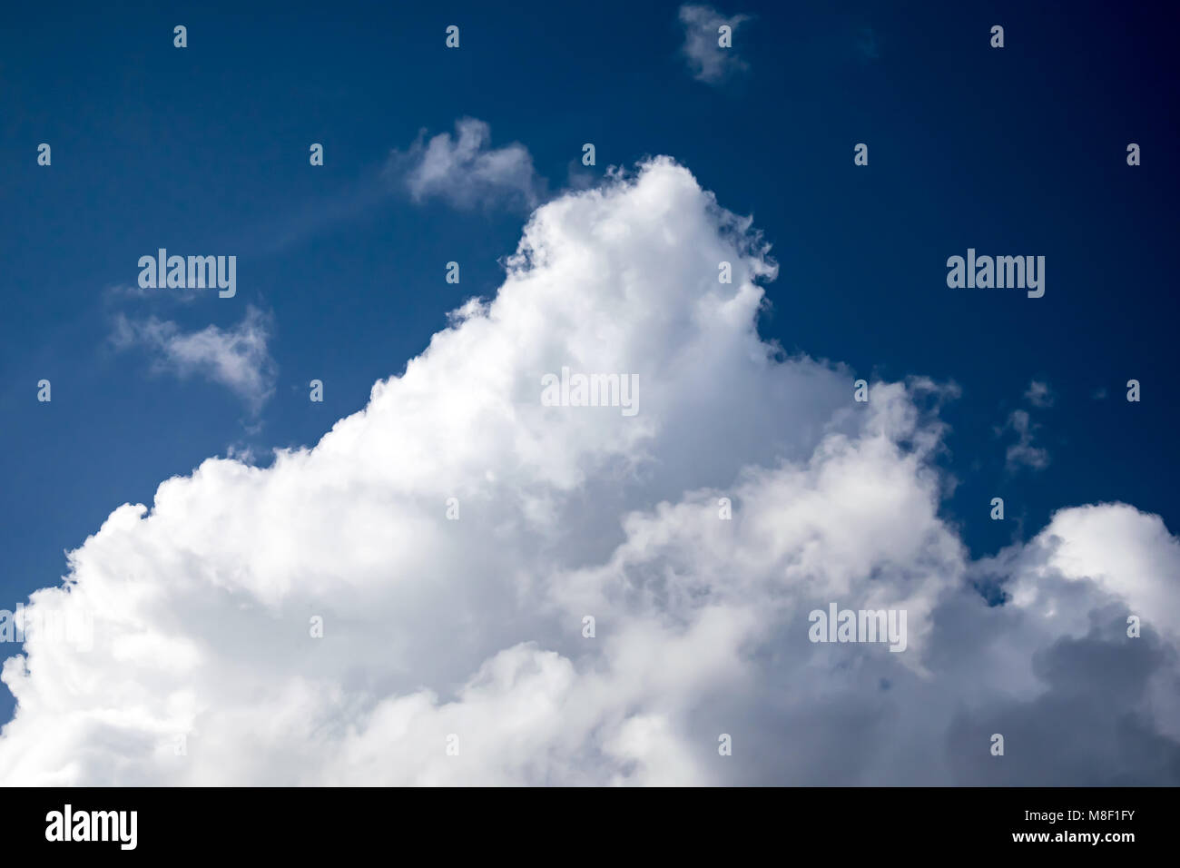 Lustige Wolken Stockfotos & Lustige Wolken Bilder - Alamy