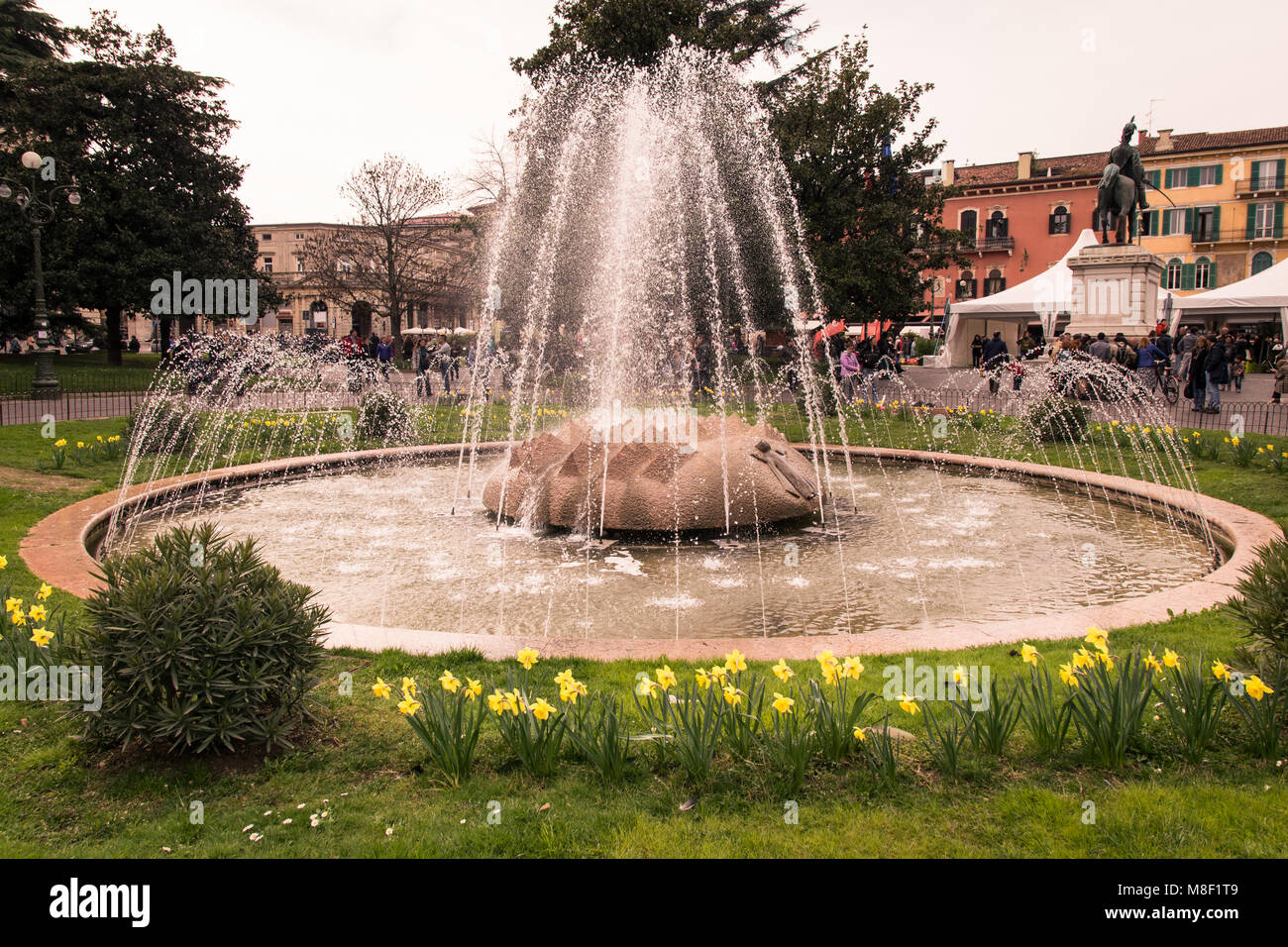 Piazza Brà Brunnen im Zentrum von Verona, Italien. Stockfoto