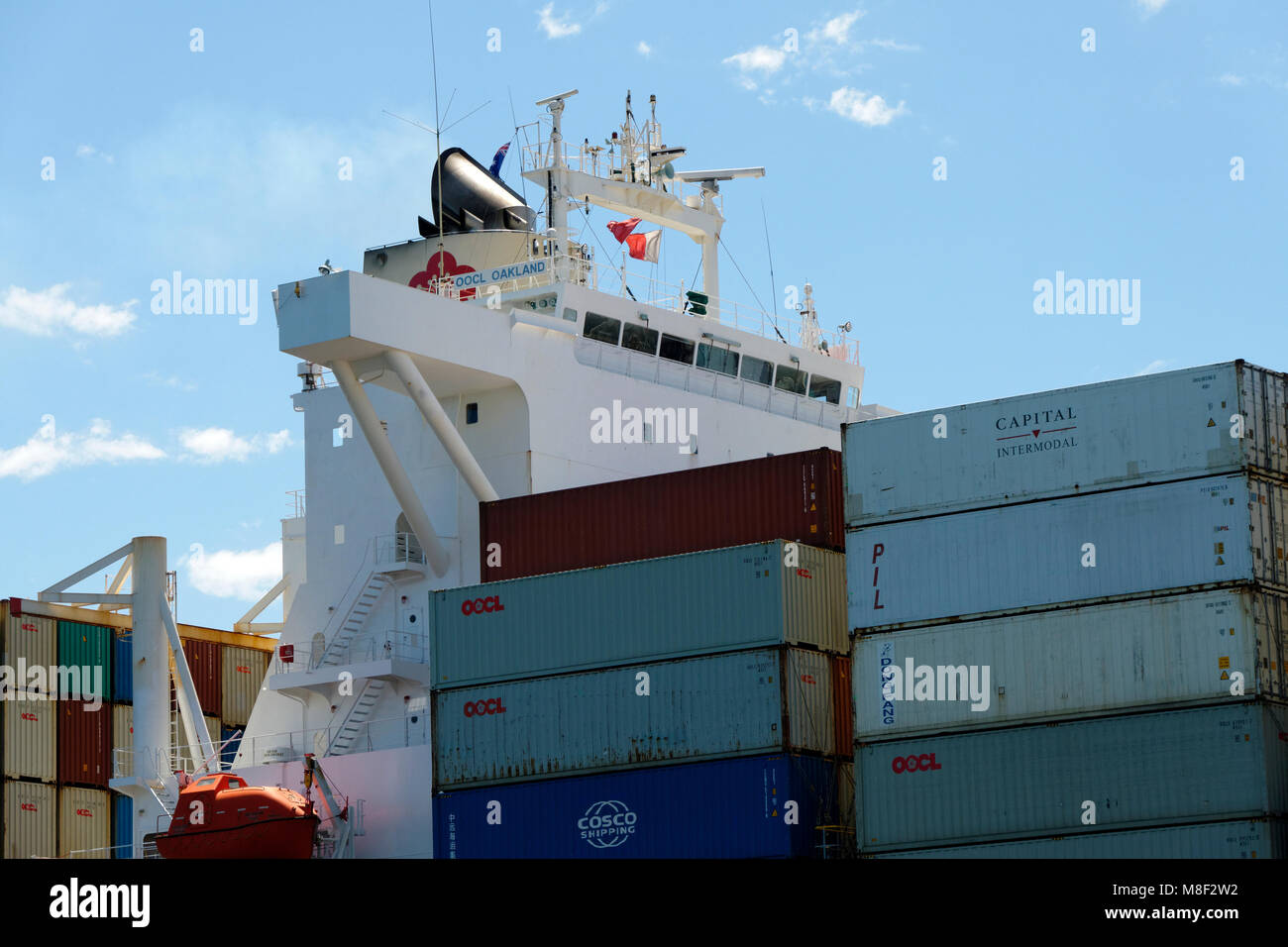 Containerschiff OOCL OAKLAND (Panama) Überbau, Fremantle, Western Australia Stockfoto