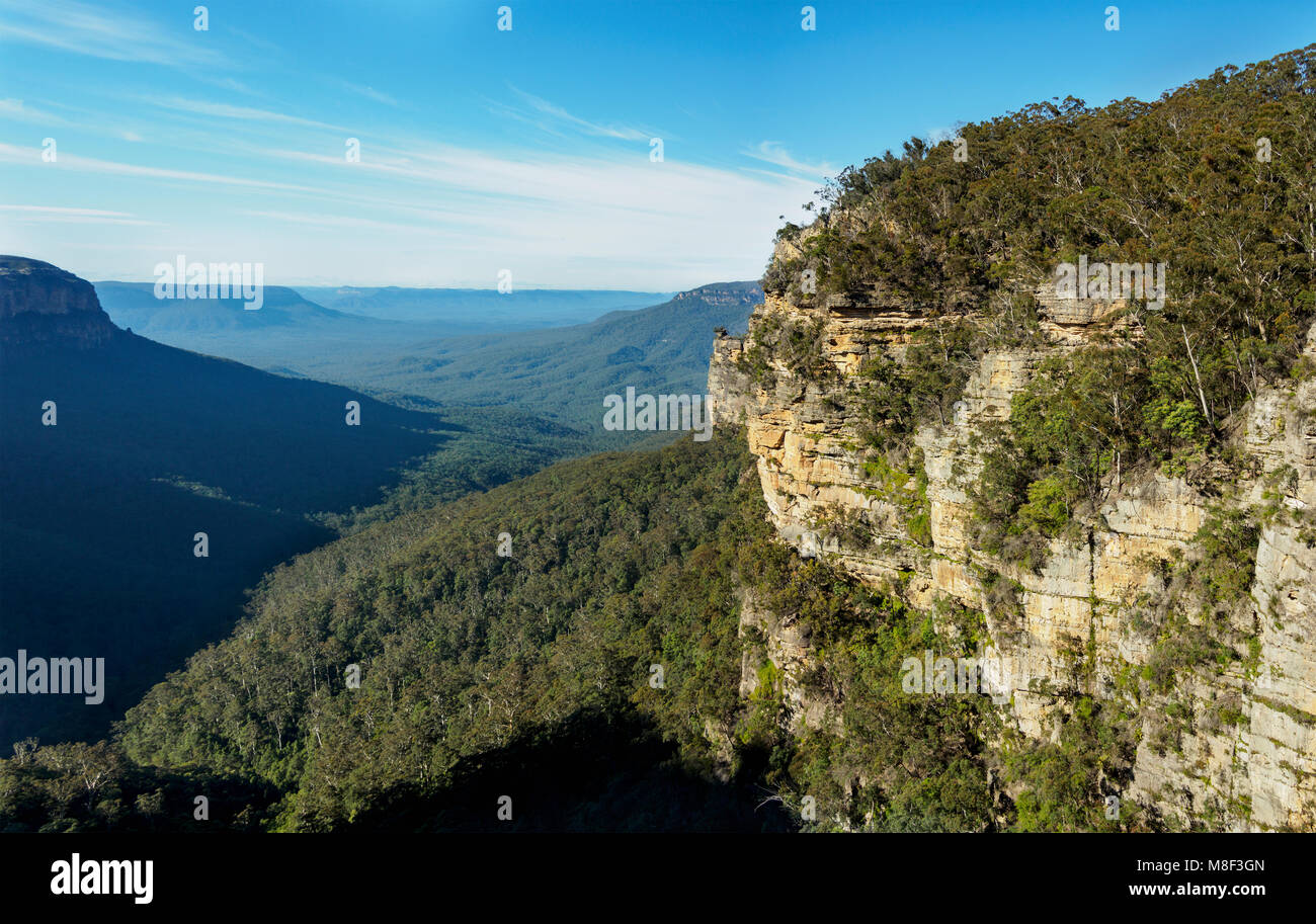 Australien, New South Wales, Wentworth Falls, Horizon über Berge an einem sonnigen Tag Stockfoto