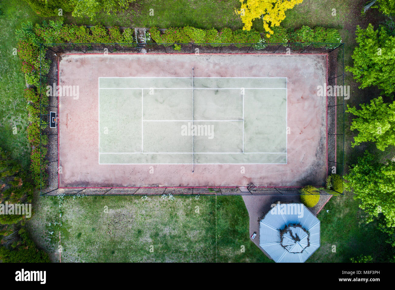 Tennisplatz gesehen von oben Stockfoto