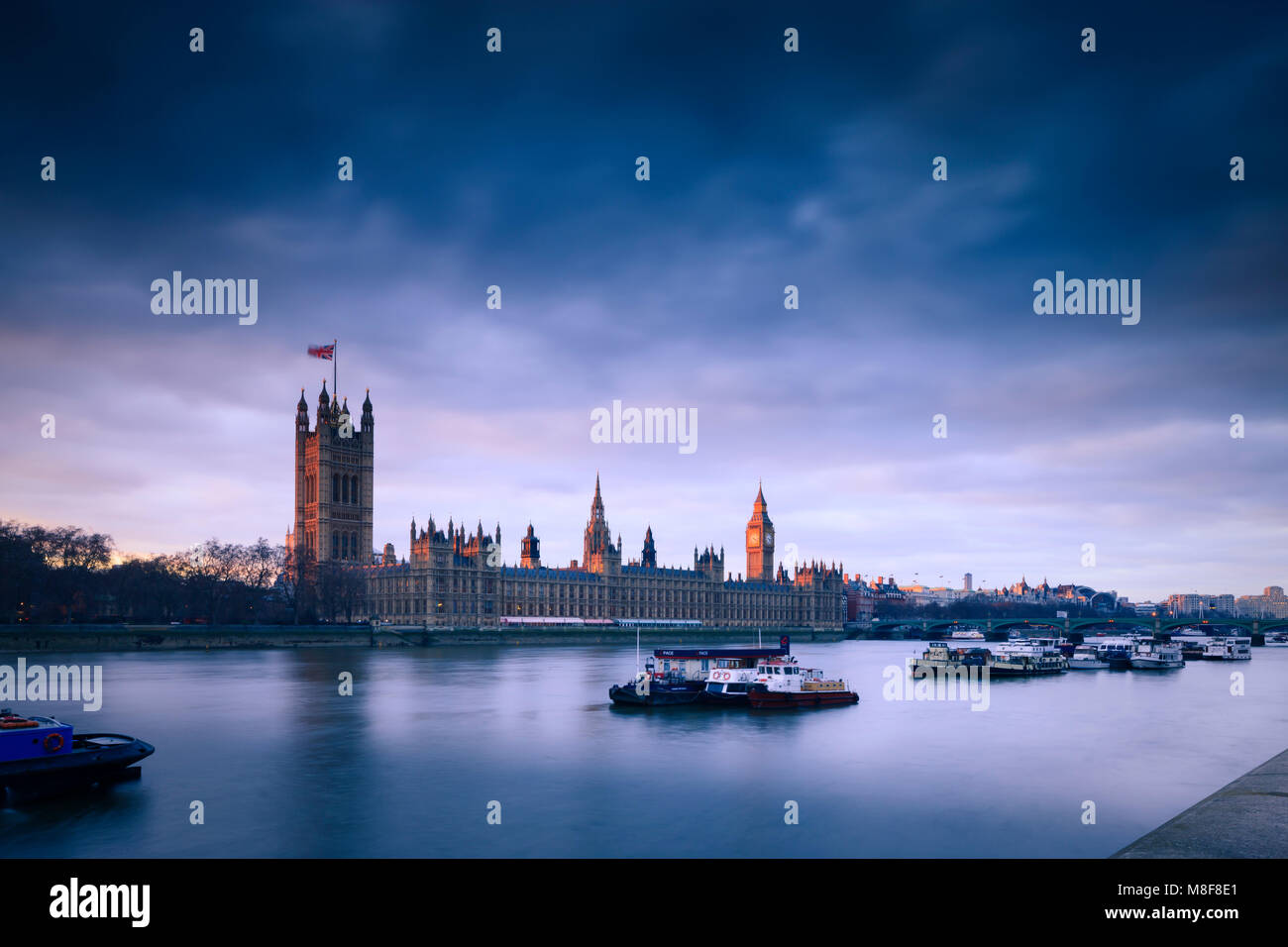 Häuser des Parlaments Westminster London England UK im Abendlicht Stockfoto