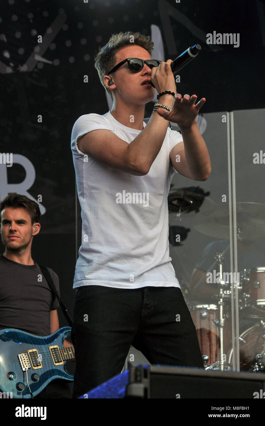 Pop Star Connor Maynard führt an einem Musik Festival im Sommer in Großbritannien Stockfoto