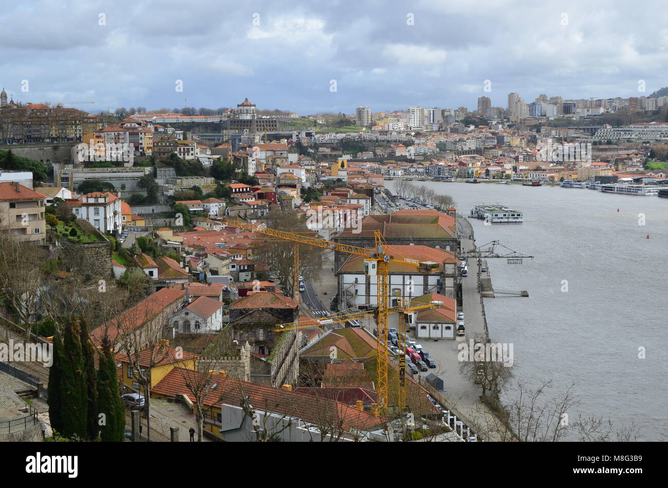 Uma Bela Vista de Cima tun Jardins Do Palácio de Cristal ao Rio Douro Porto Portugal Stockfoto