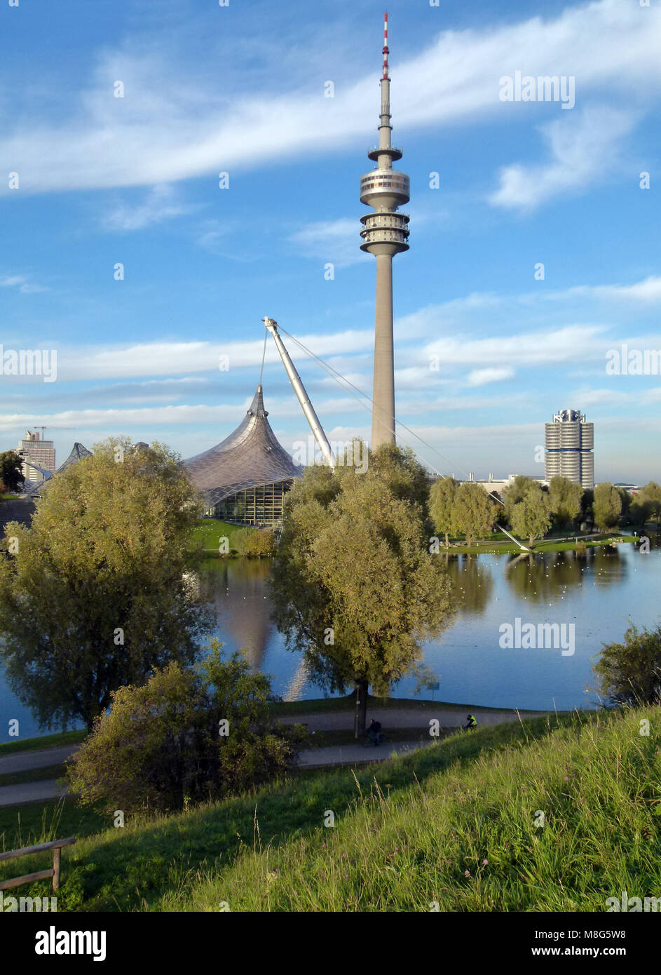 Die berühmte Dach des Münchner Olympiastadion entworfen von Behnisch und Frei Otto Stockfoto