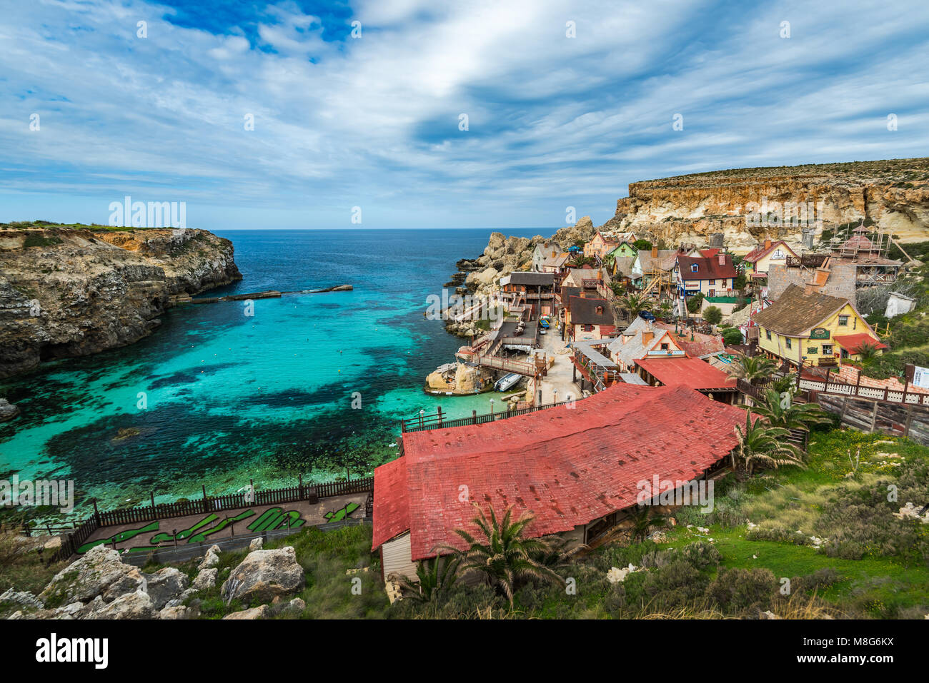 Bunte Popeye Village in Anchor Bay, Malta. Stockfoto