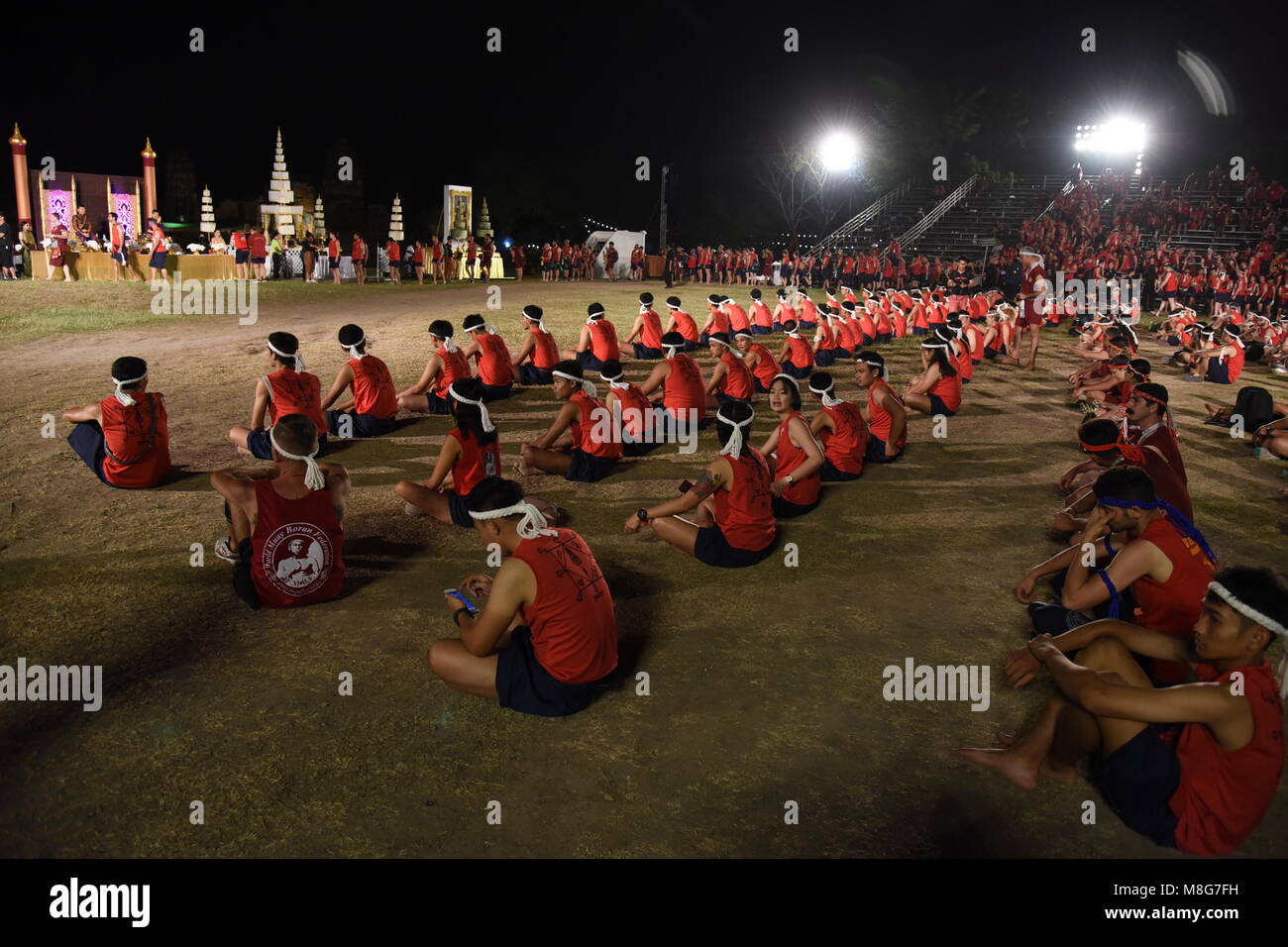 Thailand. 17 Mär, 2018. Mehr als 1.260 Boxer besucht Zeremonie der Wai Khru Ram Muay in der antiken siamesischen Hauptstadt Ayutthaya während Thai Boxing Association Thai Martial Arts Institut Association World Boxing Federation die Professional Boxing Association von Thailand gemeinsam organisiert' Welt wai kru Muay Thai Zeremonie 14.' Dies ist die Thailändische Soldaten den Kampf Thailand und dieses Mal zu schützen beigetreten sind, gibt es mehr als 1.260 Boxer aus 57 Ländern. Credit: Vichan Poti/Pacific Press/Alamy leben Nachrichten Stockfoto