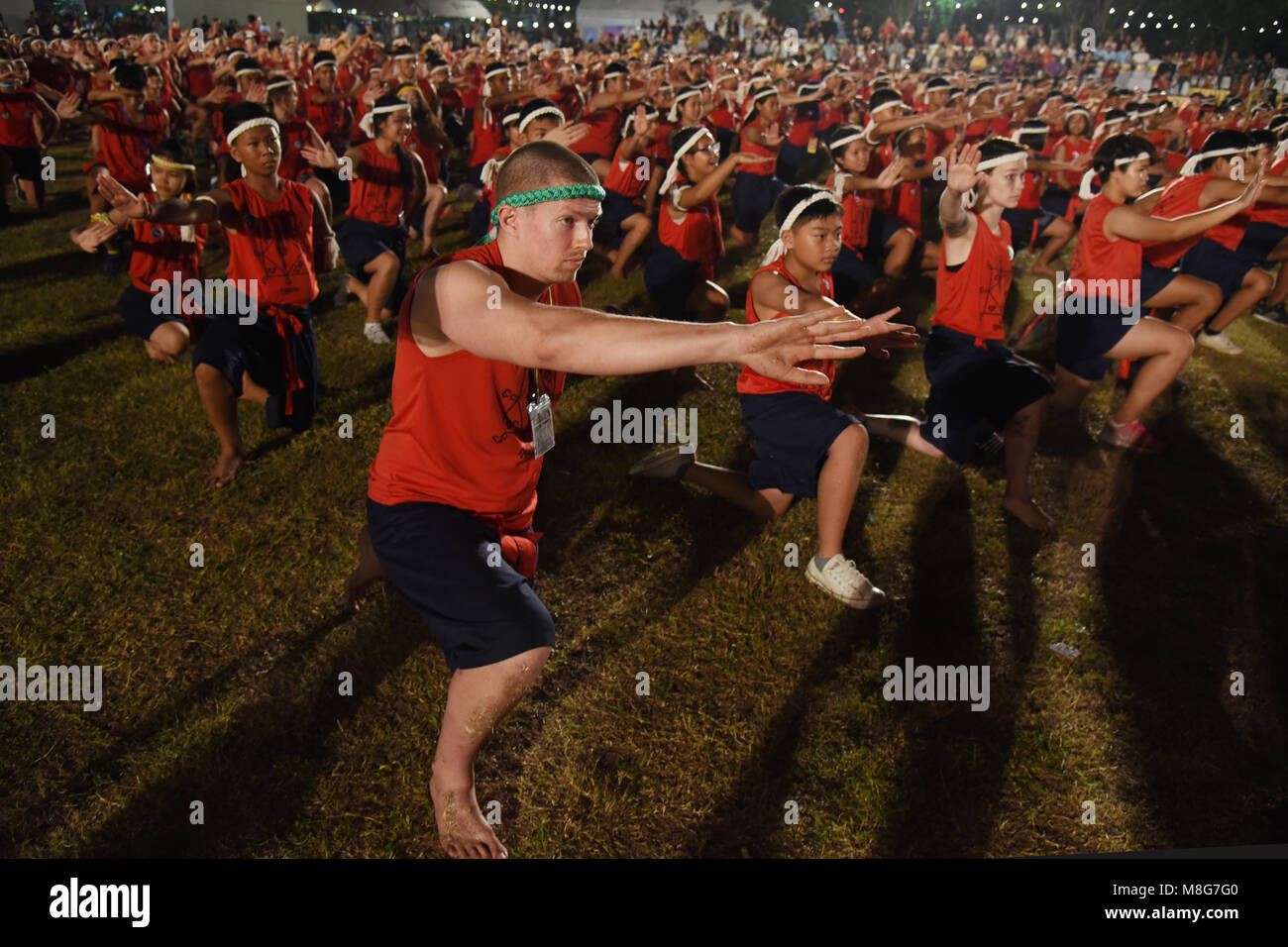 Thailand. 17 Mär, 2018. Mehr als 1.260 Boxer besucht Zeremonie der Wai Khru Ram Muay in der antiken siamesischen Hauptstadt Ayutthaya während Thai Boxing Association Thai Martial Arts Institut Association World Boxing Federation die Professional Boxing Association von Thailand gemeinsam organisiert' Welt wai kru Muay Thai Zeremonie 14.' Dies ist die Thailändische Soldaten den Kampf Thailand und dieses Mal zu schützen beigetreten sind, gibt es mehr als 1.260 Boxer aus 57 Ländern. Credit: Vichan Poti/Pacific Press/Alamy leben Nachrichten Stockfoto