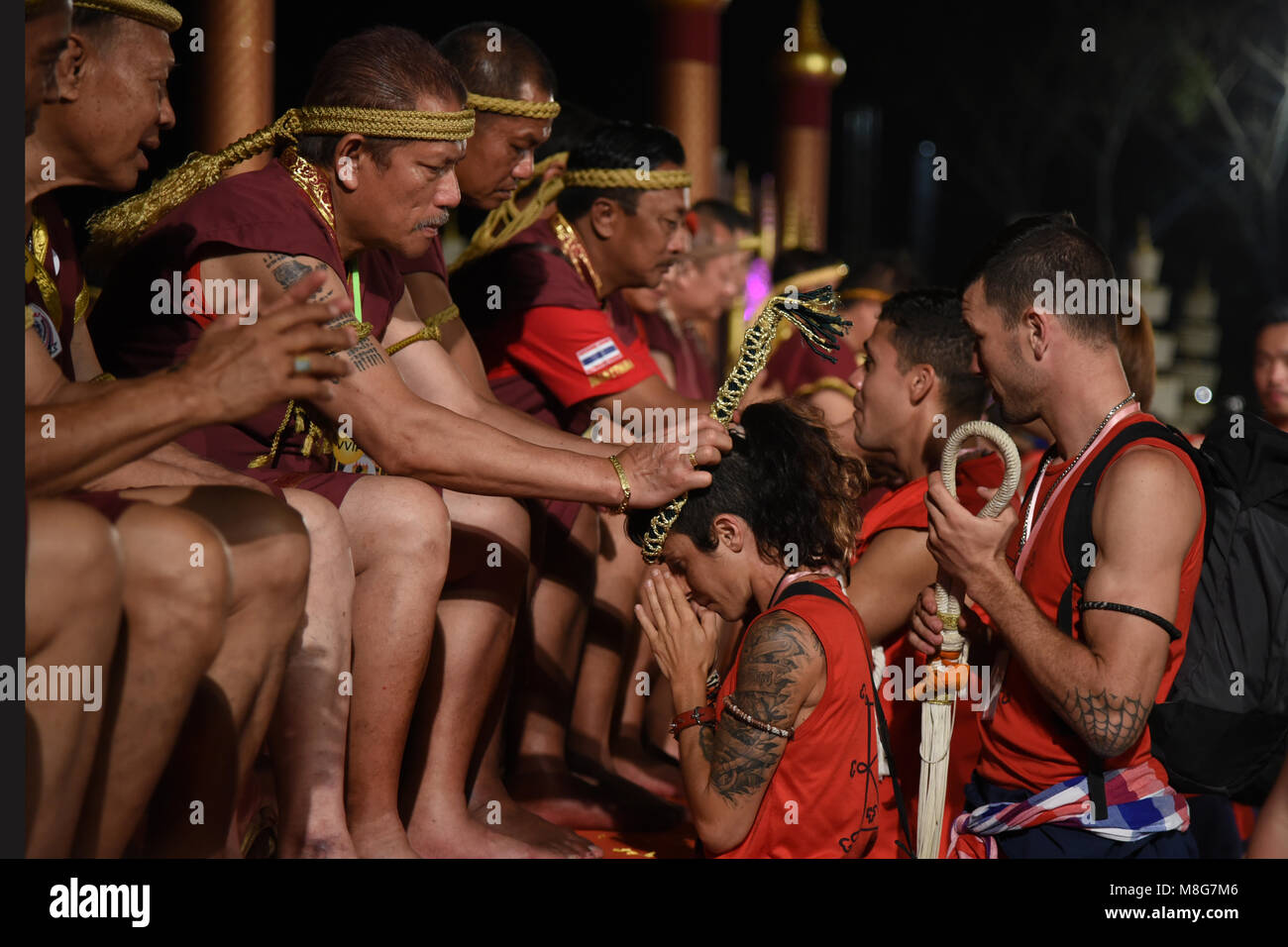 Thailand. 17 Mär, 2018. Mehr als 1.260 Boxer besucht Zeremonie der Wai Khru Ram Muay in der antiken siamesischen Hauptstadt Ayutthaya während Thai Boxing Association Thai Martial Arts Institut Association World Boxing Federation die Professional Boxing Association von Thailand gemeinsam organisiert' Welt wai kru Muay Thai Zeremonie 14.' Dies ist die Thailändische Soldaten den Kampf Thailand und dieses Mal zu schützen beigetreten sind, gibt es mehr als 1.260 Boxer aus 57 Ländern. Credit: Vichan Poti/Pacific Press/Alamy leben Nachrichten Stockfoto