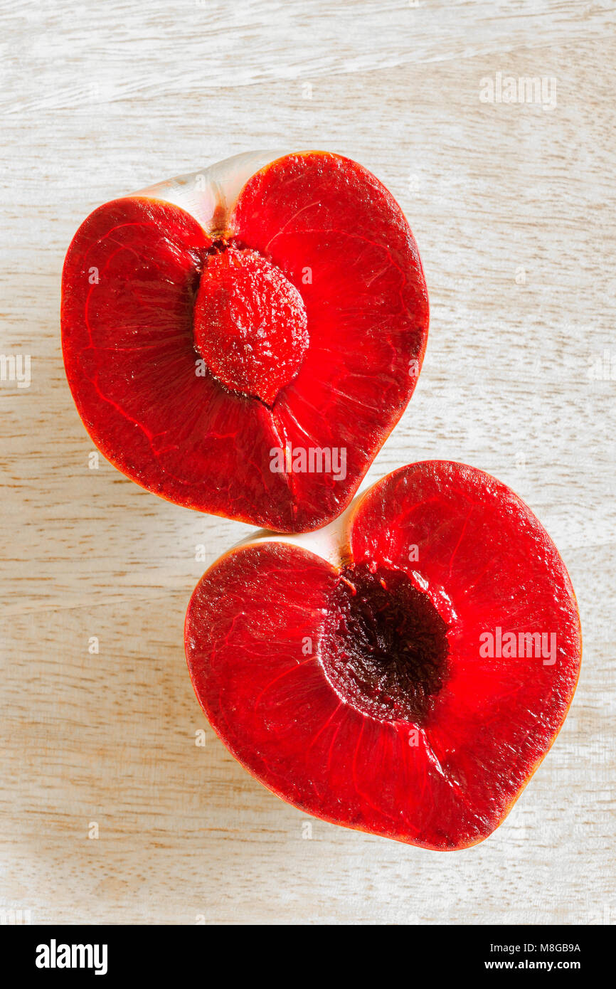 Wassermelone Pflaumen eine außergewöhnliche Vielfalt mit rotem Fleisch und grüne Haut in Israel entwickelt, die Nachfrage nach exotischen Früchten auf den westlichen Märkten zu erfüllen Stockfoto