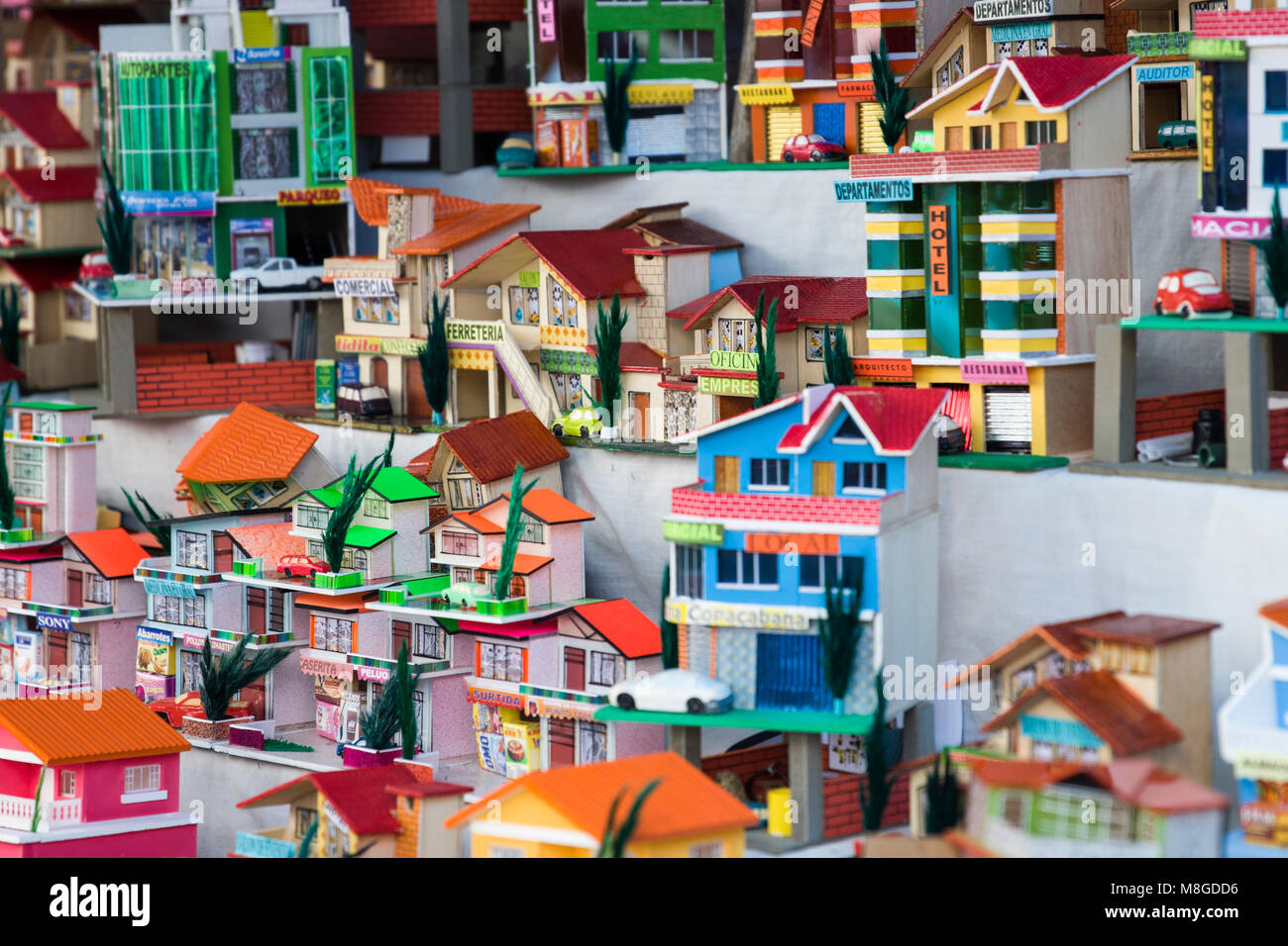 COPACABANA, BOLIVIEN - Januar 7, 2018: Kunststoff Spielzeug auf dem Markt in Copacabana in Bolivien. China ist der größte Hersteller und Exporteur von Spielzeug Stockfoto