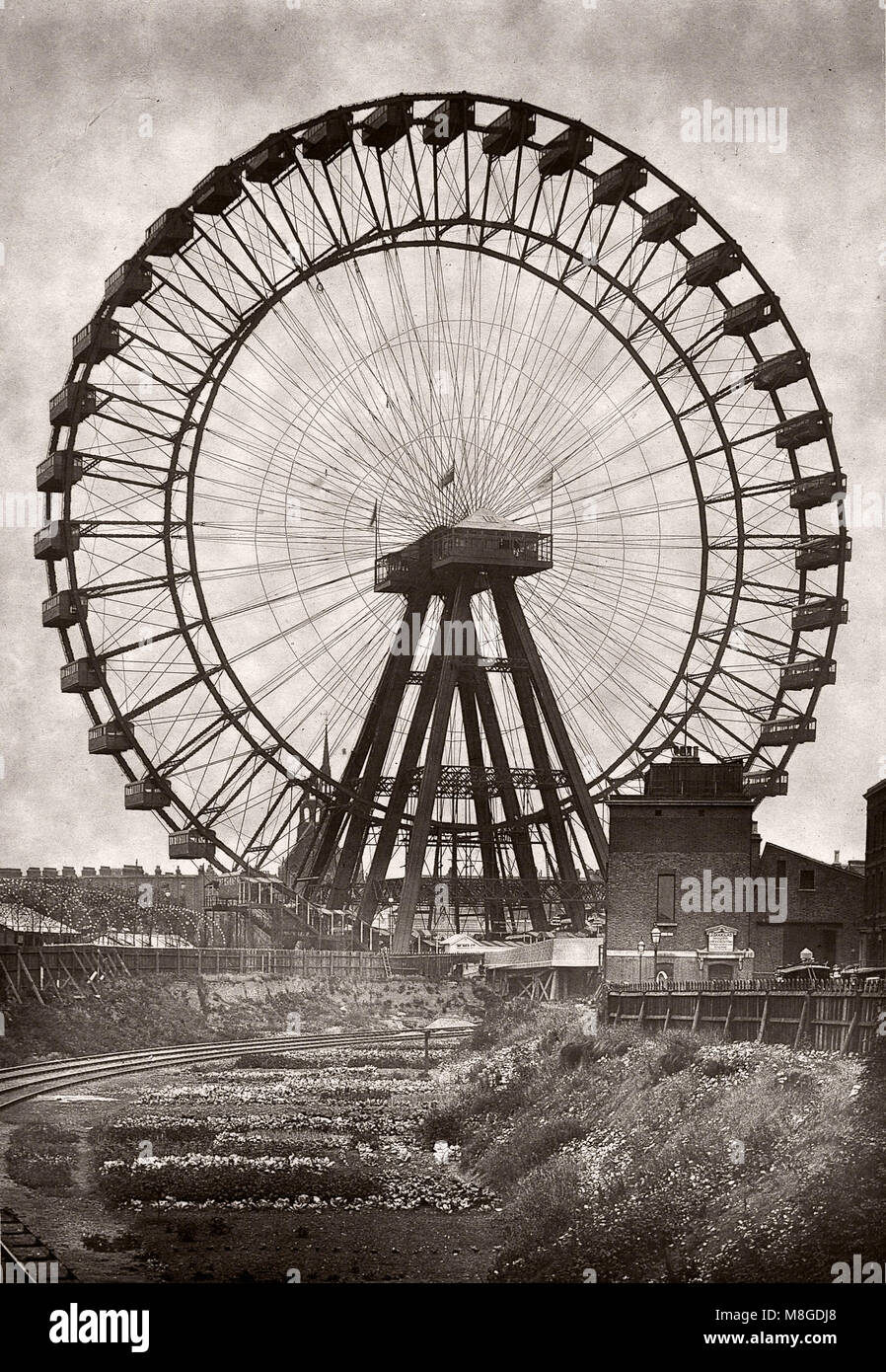 Das große Rad war für das Reich von Indien Ausstellung in Earls Court, London, in das Vereinigte Königreich. Der Bau begann im März 1894 an die Werke von Maudslay, Söhne und Feld in Greenwich und sie für die Öffentlichkeit eröffnet am 17. Juli 1895. Stockfoto