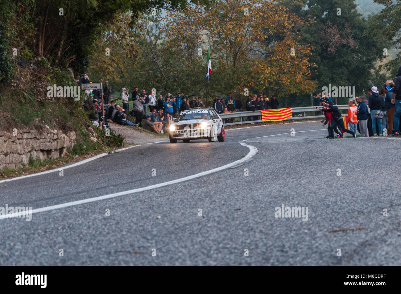 SAN MARINO - OTT 21, 2017: LANCIA DELTA INT16 V 1990 in alten Rennwagen Rallye historische Rennen Stockfoto