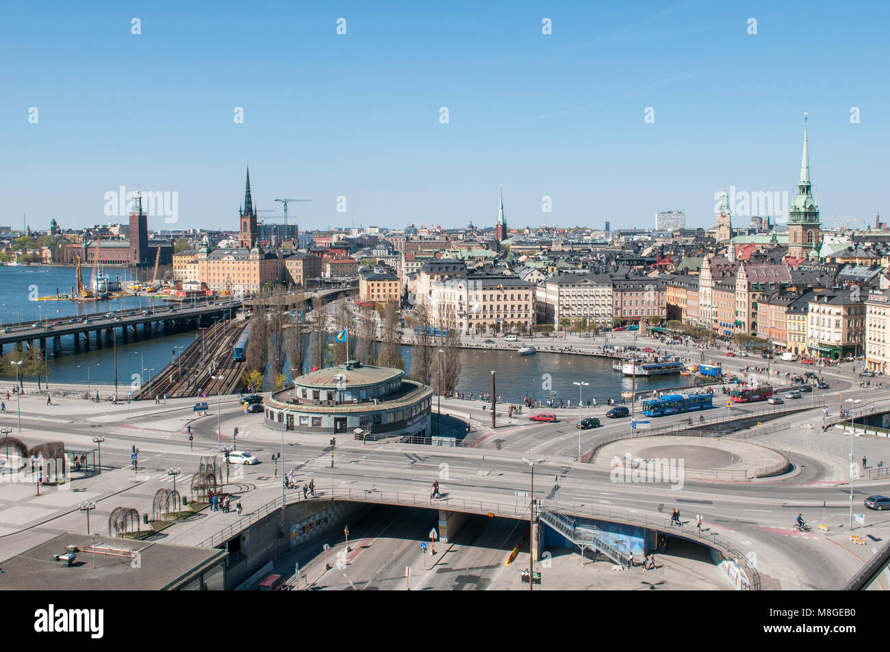 Luftaufnahme von Katarina Aufzug von Slussen und die Altstadt von Stockholm. Die Stadt liegt auf 14 Inseln und oft das Venedig des Nordens genannt. Stockfoto