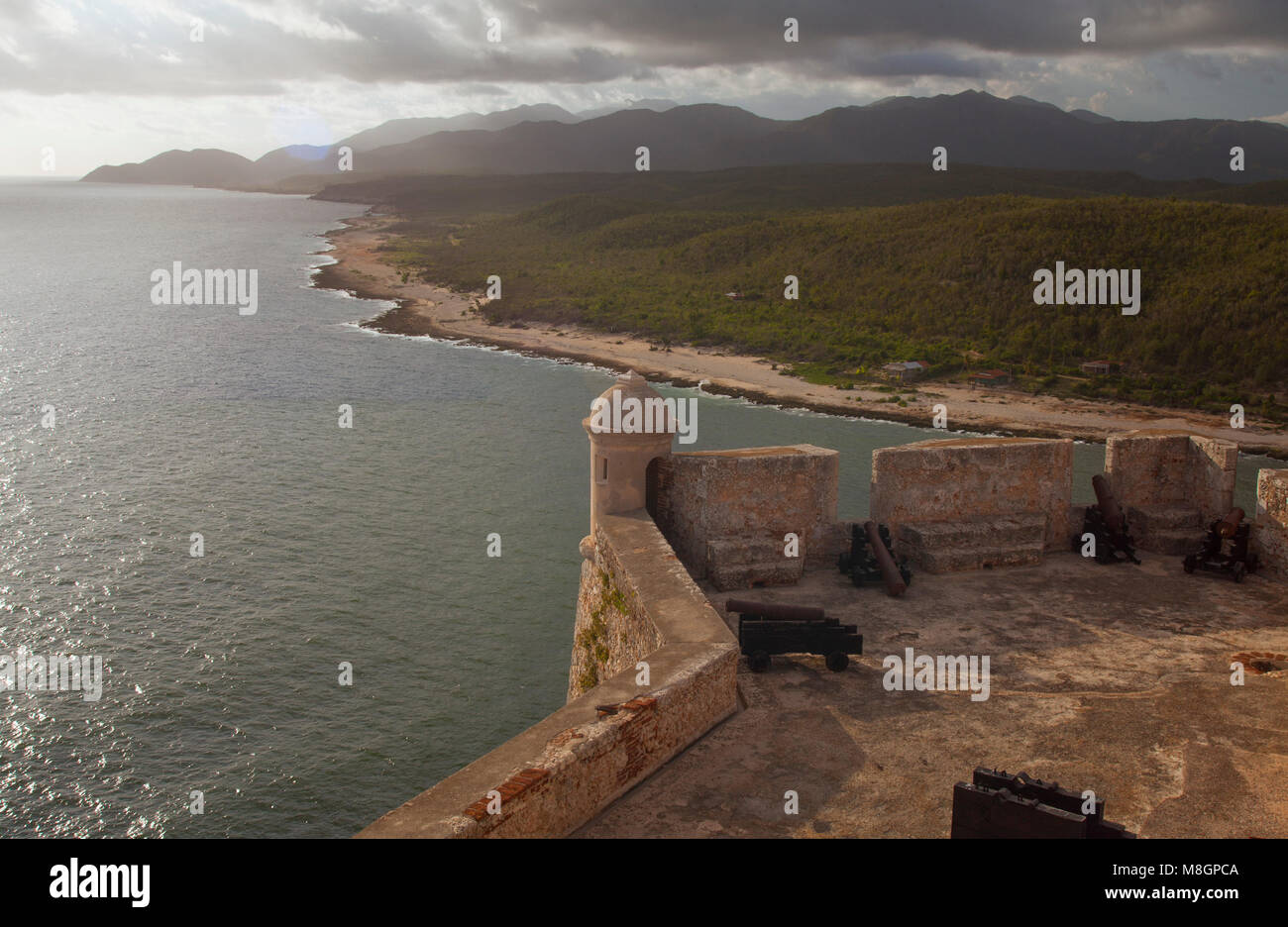 Castillo de San Pedro de la Roca, genannt auch Castillo del Morro, mit Blick auf die Bucht von Santiago de Cuba, an der südöstlichen Küste von Kuba. Stockfoto