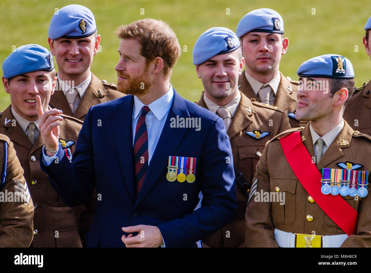 Prinz Henry von Wales kcvo am Museum der Armee Fliegen, Middle Wallop am Freitag, 16. März 2018. Prinz Harry zurück in die Army Aviation Center, wo er advanced Helicopter Training die aktuellen Absolventinnen und Absolventen mit ihren Flügeln zu präsentieren. Stockfoto