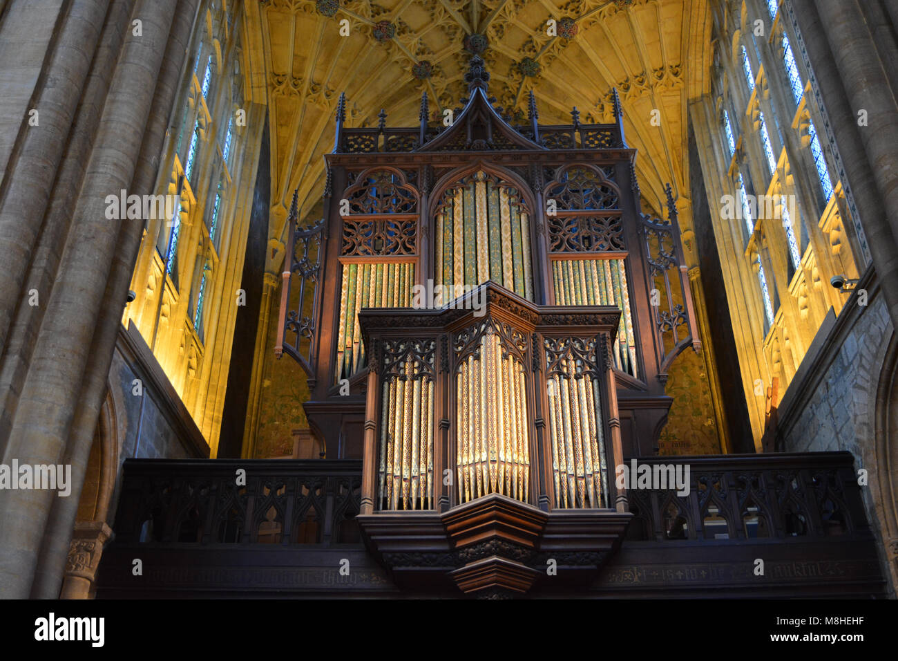 Die Orgel in der Abteikirche der hl. Jungfrau Maria in Sherborne, Dorset, in der Regel in Sherborne Abbey bekannt Stockfoto