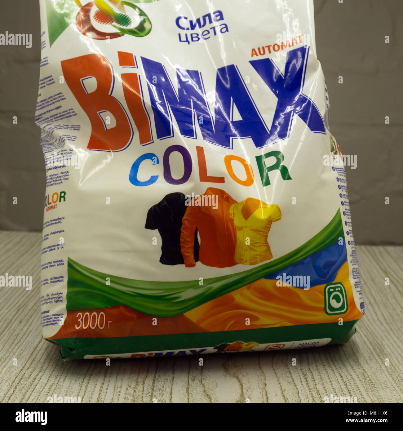 Bimax ist die Macht der Farbe, automatische auf Weiß. Diese Marke von Waschpulver das Original - Russland Berezniki vom 28. Januar 2017 gemacht hat. Stockfoto