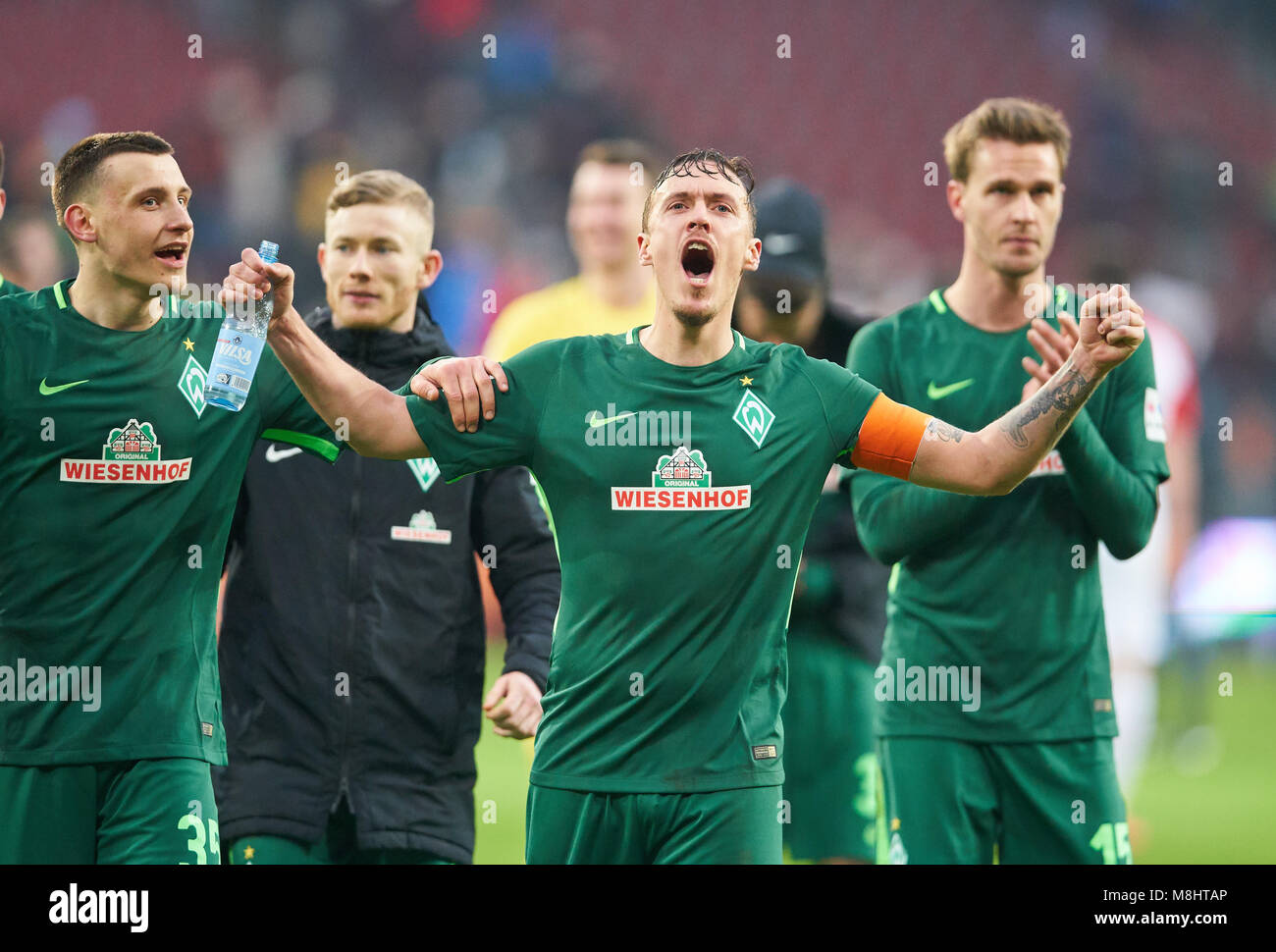 FC Augsburg Fußball, Augsburg, März 17, 2018 Max Kruse, BRE 10 feiert Jubel, Freude, Emotionen, feiern, lachen, Jubeln, Jubeln, reißt die Arme, ballte die Faust, Maximilian EGGESTEIN, BRE 35 FC Augsburg - SV WERDER BREMEN 1-3 1. Deutschen Fußball-Bundesliga, Spieltag 27, Augsburg, März 17, 2018, Saison 2017/2018 © Peter Schatz/Alamy leben Nachrichten Stockfoto