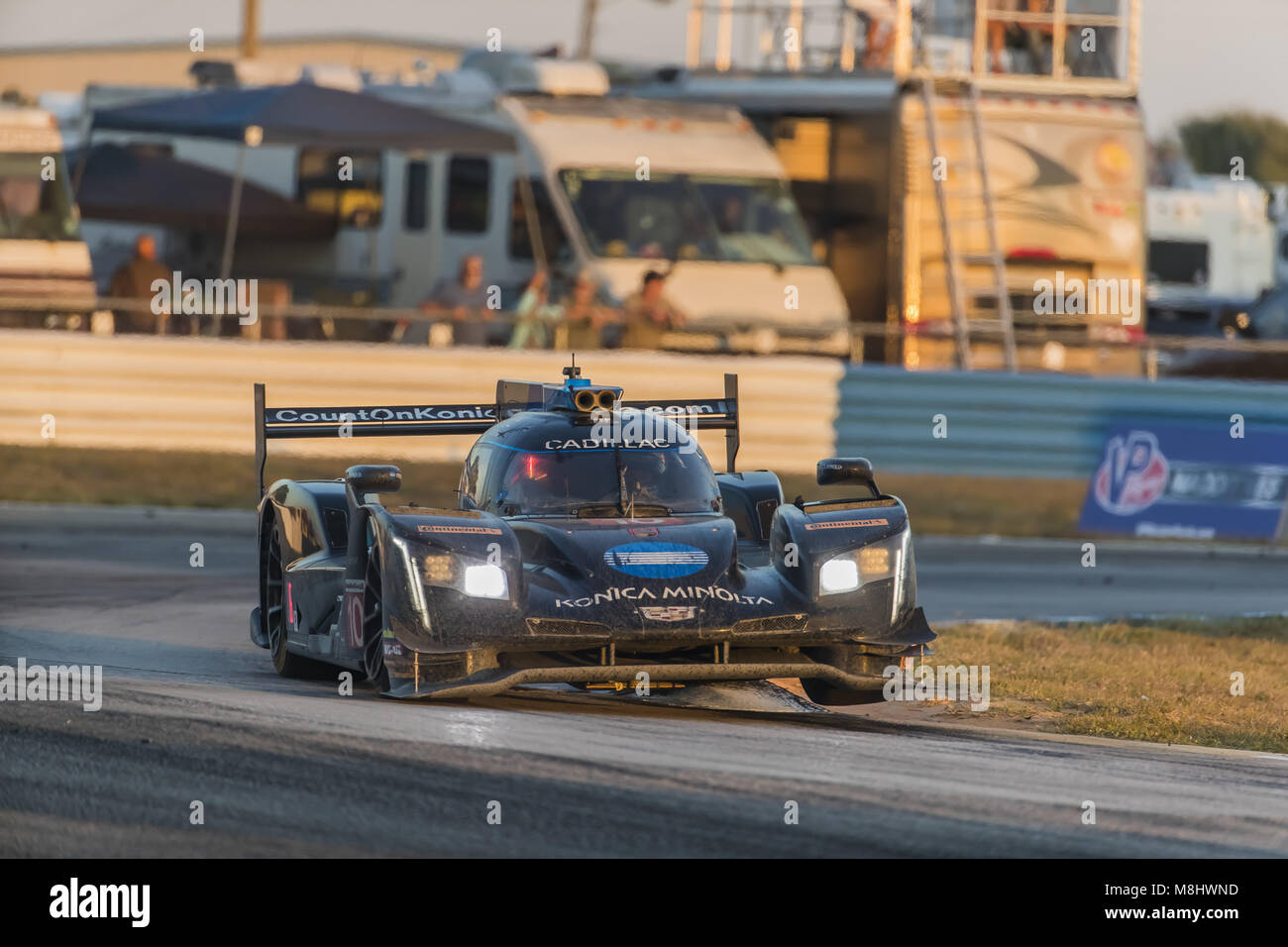 Sebring, Florida, USA. 17 Mär, 2018. März 17, 2018 - Sebring, Florida, USA: Die Konica Minolta Business Solutions USA Cadillac DPI Autorennen durch die abwechselnd an der Mobil 1 12 Stunden von Sebring in Sebring International Raceway in Sebring, Florida. Quelle: Walter G Arce Sr Asp Inc/ASP/ZUMA Draht/Alamy leben Nachrichten Stockfoto