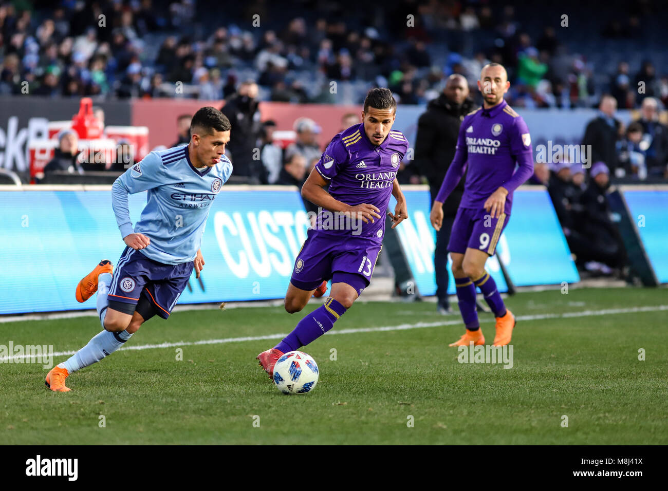 NYCFC vs Orlando Stadt SC Aktion im Yankee Stadium am 17. März 2018. NYCFC gewann 2-0. Jesus Medina (19) Dribbeln. Stockfoto