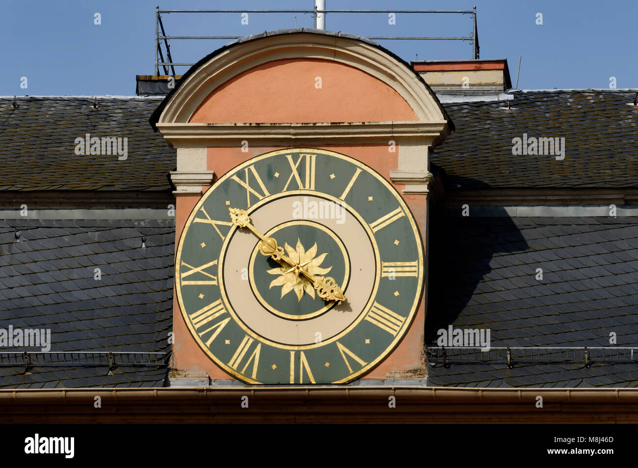 Schwetzingen: Uhr auf Schloss Schwetzingen, Rhein-Neckar-Kreis,  Baden-Württemberg, Deutschland Stockfotografie - Alamy