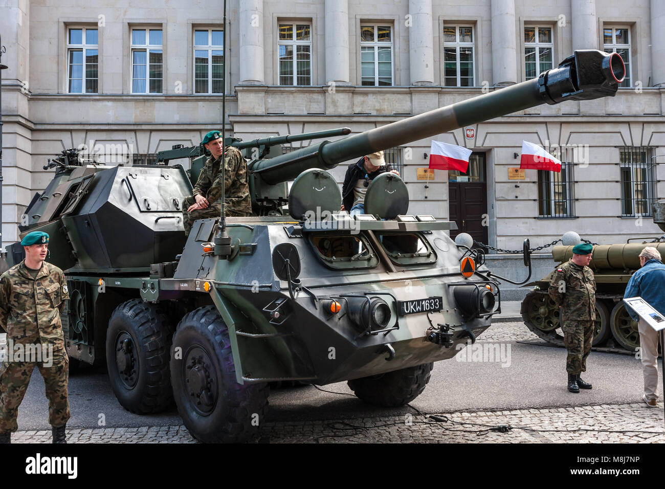 Gun howitzer Dana 152, Artillerie, selbst Fahrzeug geschleudert. 70. Jahrestag des WW II. Warschau, Polen - Mai 08, 2015 Stockfoto