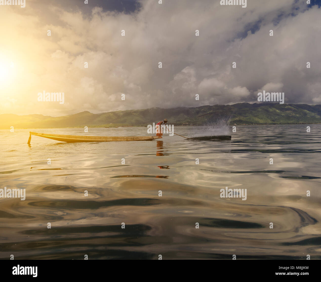 Angeln auf dem burmesischen Inle See. Stockfoto