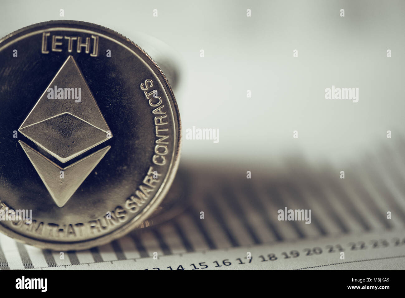 Des Astraleums blockchain cryptocurrency, Technologie dezentrale Währung Münze, konzeptionelle Bild mit selektiven Fokus Stockfoto
