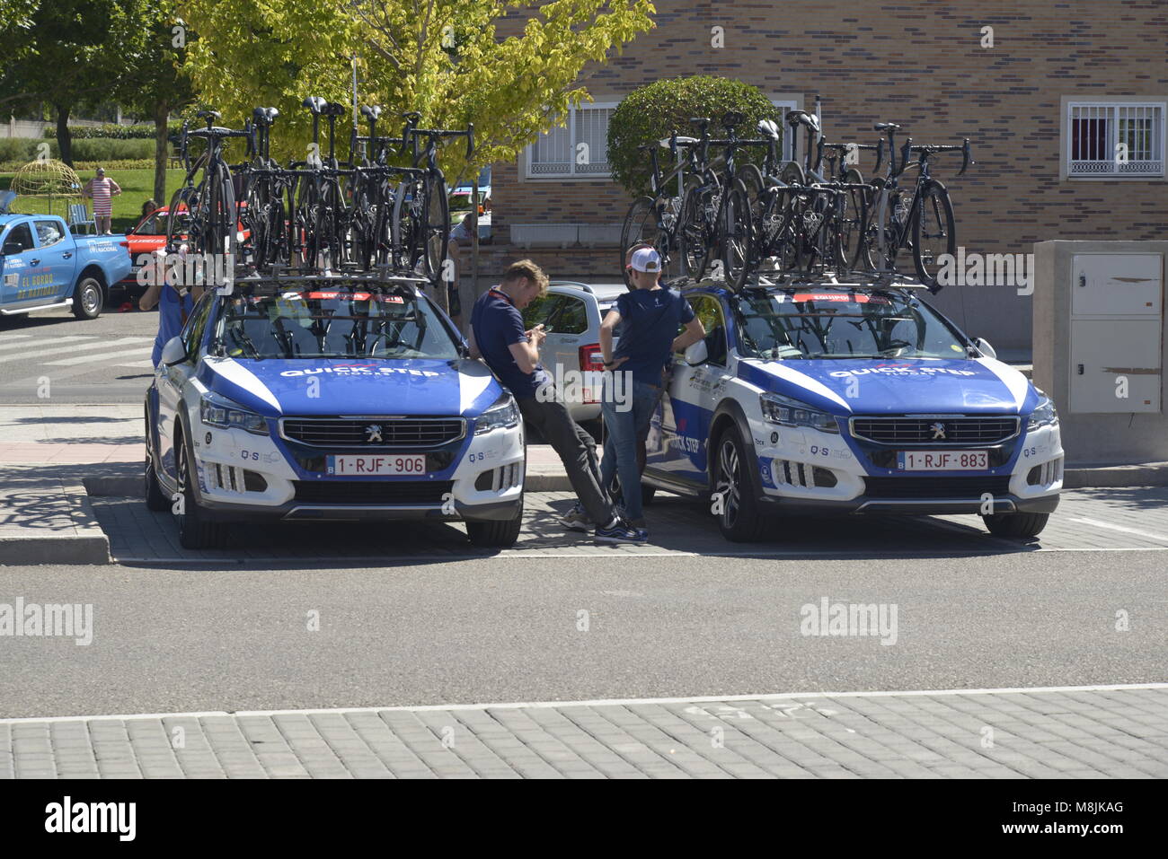 Quick Step Radfahren der Personal- team Rest vor La Vuelta a España letzte Etappe Abreise in Madrid, Spanien. Stockfoto