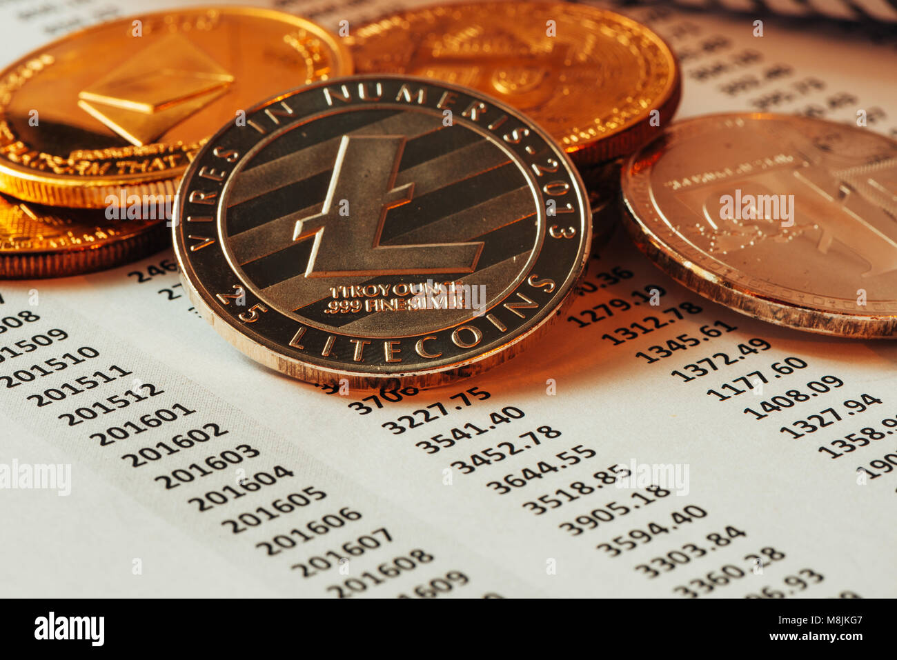 Litecoin cryptocurrency, blockchain Technologie dezentrale Währung Münze, konzeptionelle Bild mit selektiven Fokus Stockfoto