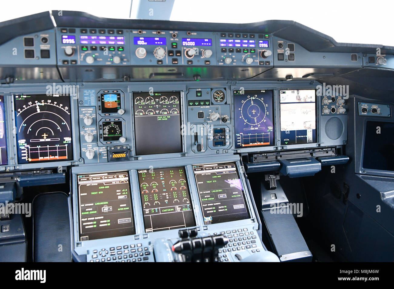 Anzeige im Cockpit, Cockpit, Panel, Switch, Sicherheit Schalter Tür, Radar, Transponder, Tür schauen, Kontrolle, Autopilot, Lufthansa, Airbus A380-800 Stockfoto