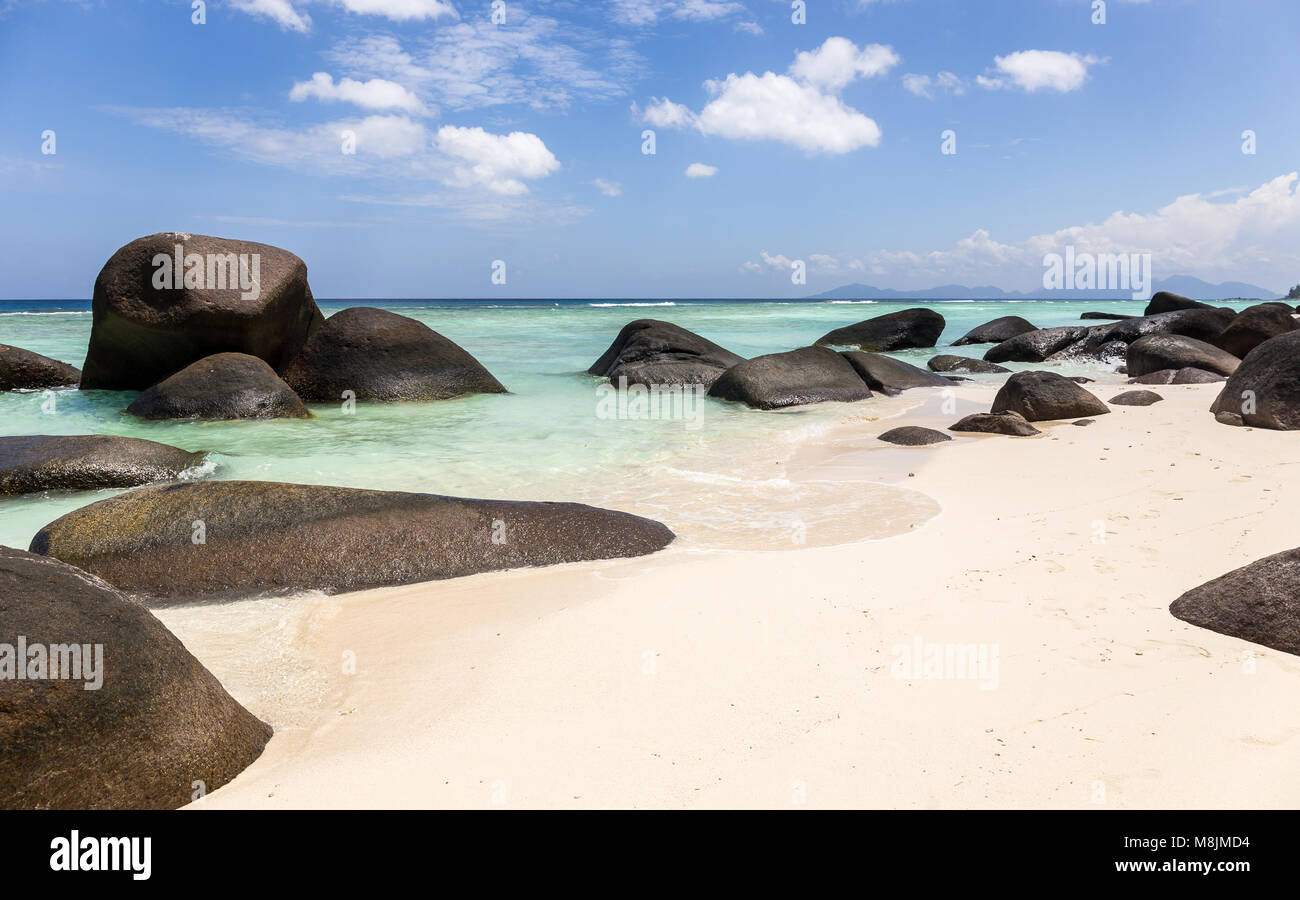 Schönen Strand und das türkisfarbene Meer auf Silhouette Island, Seychellen Stockfoto