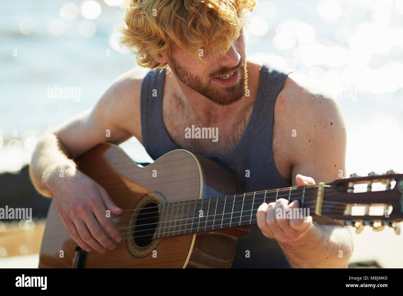 Mann mit Gitarre Stockfoto