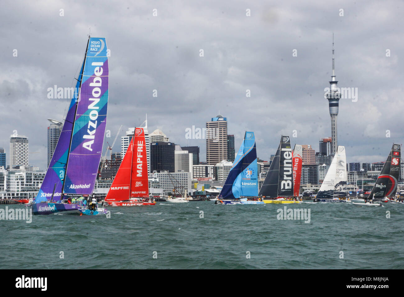 Auckland, Neuseeland. 18 Mär, 2018. Die Volvo Ocean Race Flotte fährt zu Itajai, Brasilien am Viaduct Harbour in Auckland am Mar 18, 2018. Das Volvo Ocean Race ist renommiertesten Segelyacht der Welt rund um die Welt, statt alle drei Jahre. Auckland ist eine von 12 Städten rund um die Welt auf der Route. Credit: Shirley Kwok/Pacific Press/Alamy leben Nachrichten Stockfoto