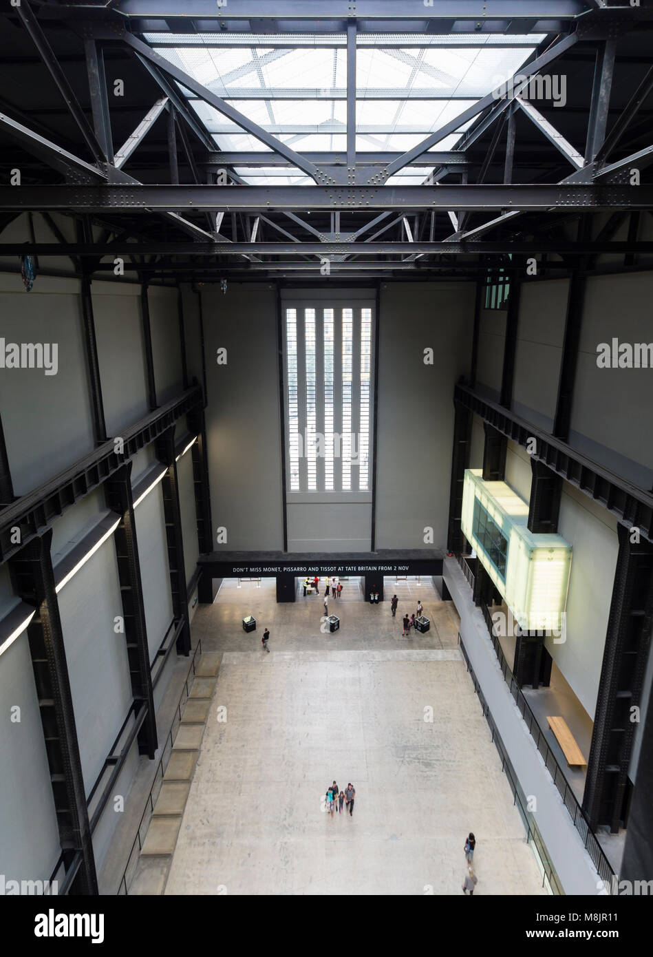 London, Großbritannien - 2 May 2017: Suchen in "Die Turbine Hall", dem Hauptgebäude von der Tate Modern (' Tate Gallery für moderne Kunst"), einer der größten Sammlung der Welt für moderne Kunst, innen in der ehemaligen London Bankside Power Station entfernt. Stockfoto