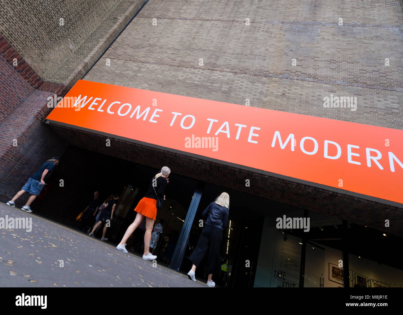 London, Großbritannien - 2 May 2017: Eintritt in die Tate Modern (' Tate Gallery für moderne Kunst"), einer der größten Sammlung der Welt für moderne Kunst im Londoner Stadtteil Southwark. Stockfoto