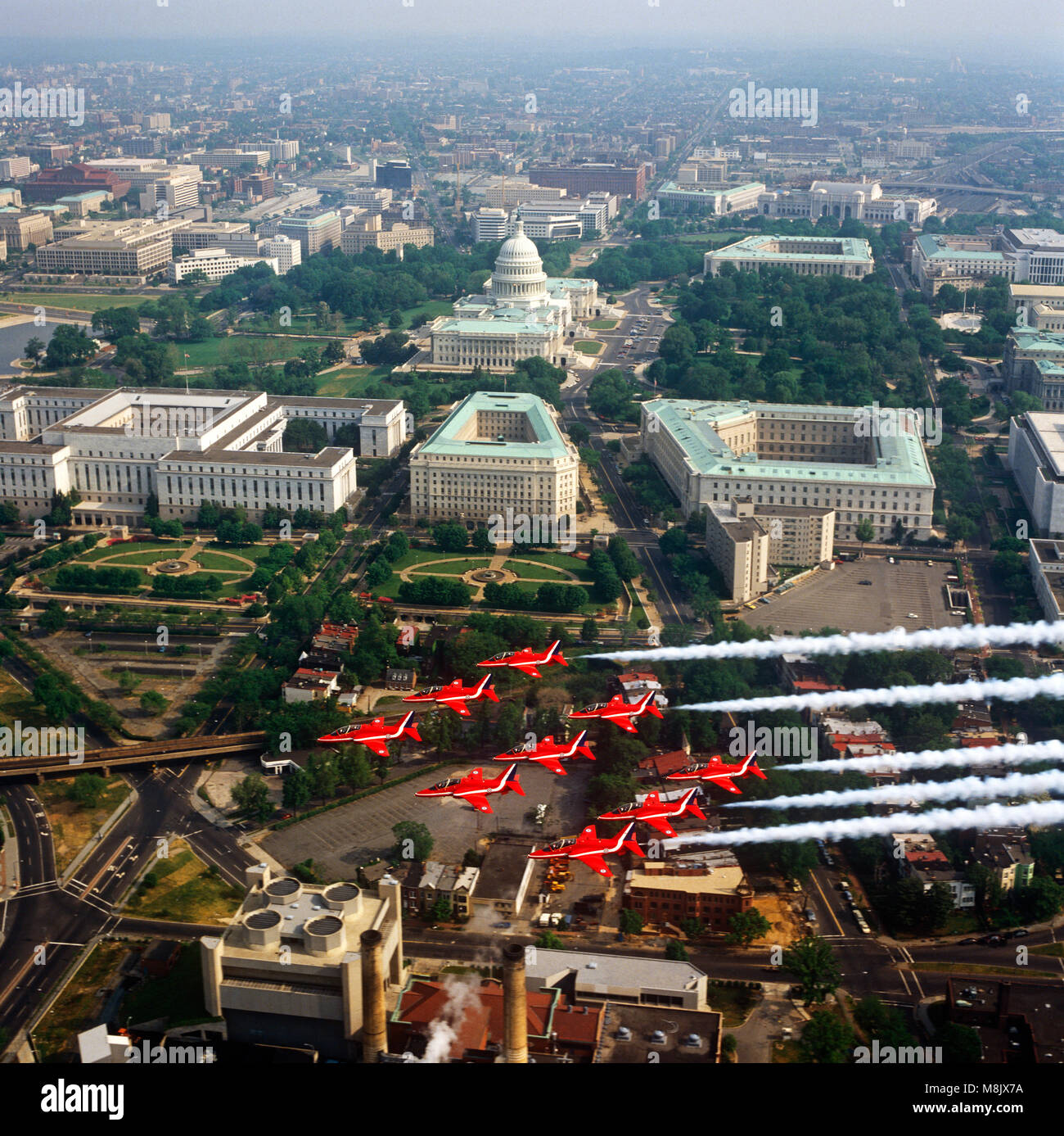 Die roten Pfeile (die Aerobatic Display Team der Royal Air Force), fliegt über Washington D.C. USA Stockfoto