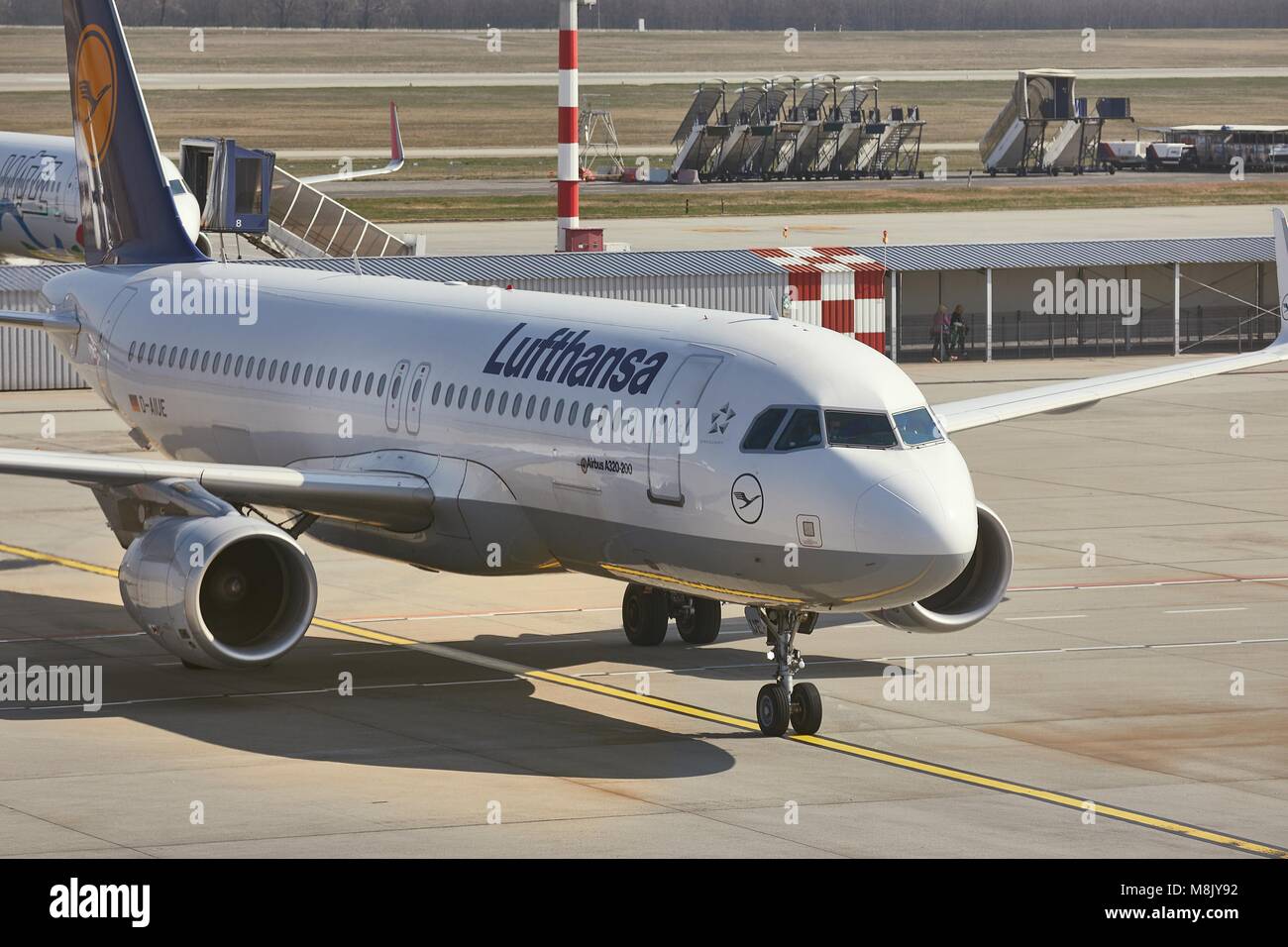 Flugzeug am Terminal Stockfoto