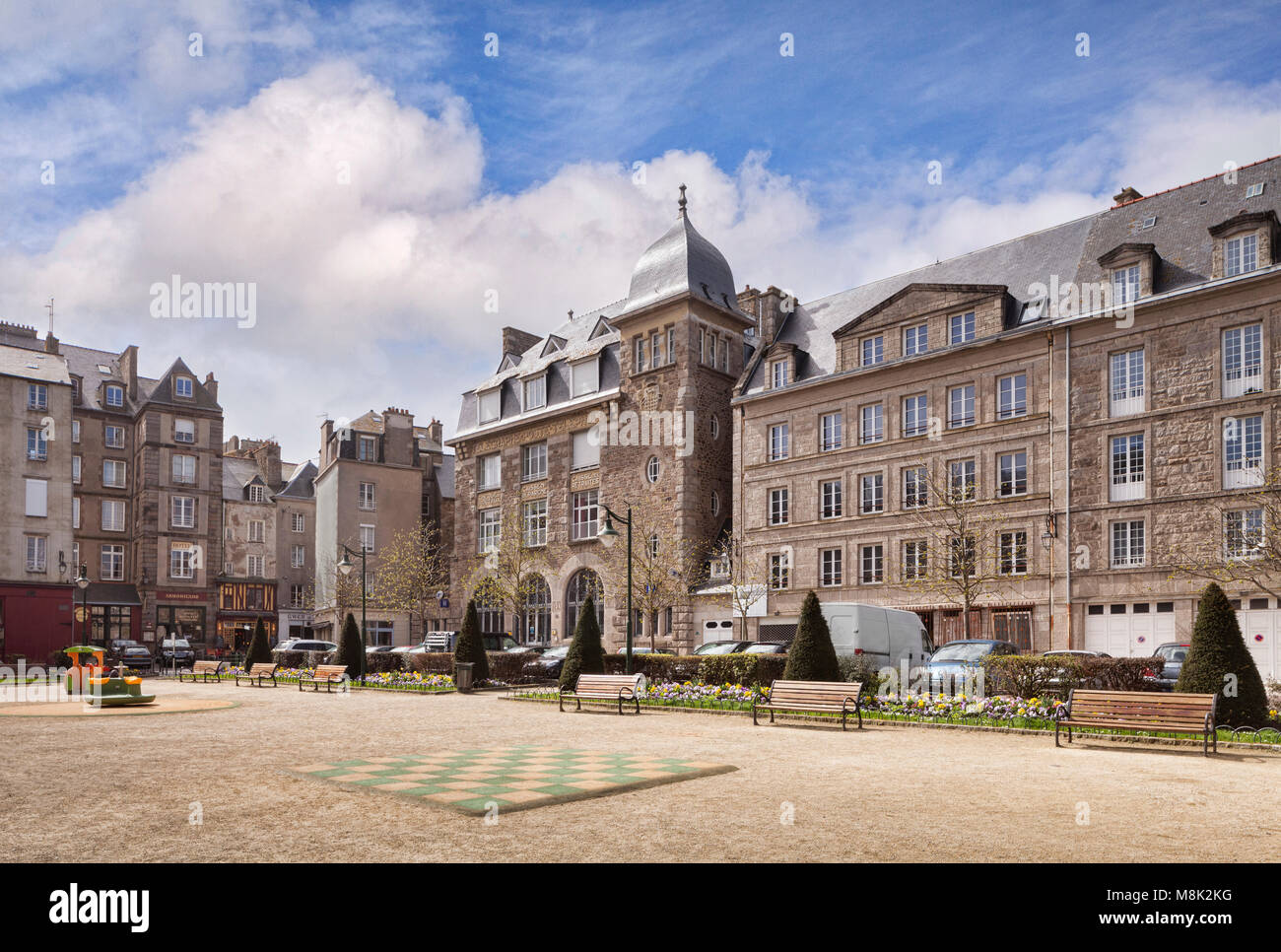 Place des Freres F et Jm Lamennais, Saint Malo, Bretagne, Frankreich. Stockfoto