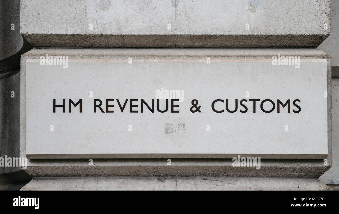 HM Einnahmen und Zoll auf einem Gebäude in Whitehall, London, England, UK. Stockfoto