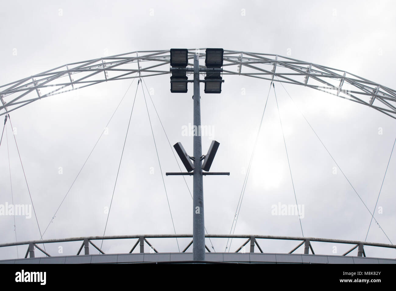 Wembley event Sport Stadion arch in London mit Beleuchtung Stockfoto
