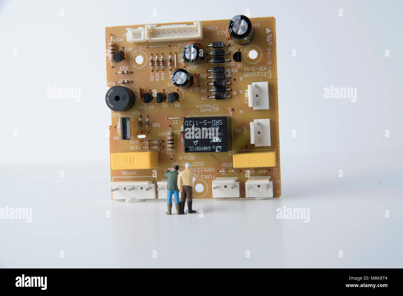 Miniatur Figuren Nachahmen der Arbeitsumgebung noch leben Schüsse in einem Studio Setup zeigt Konzepte von amintenance genommen Stockfoto